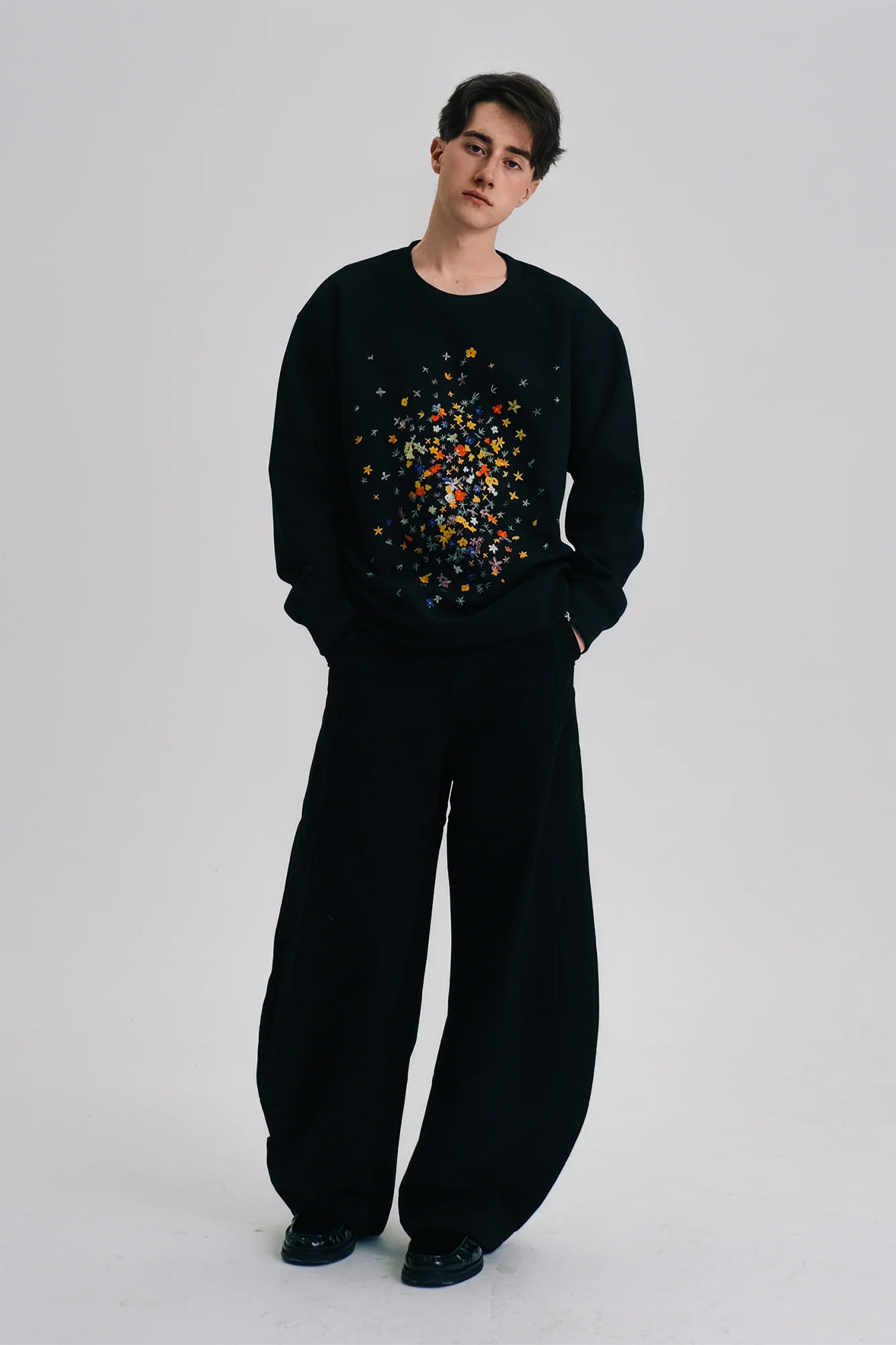 WIID Contrast Floral Graphic Crewneck Sweatshirt