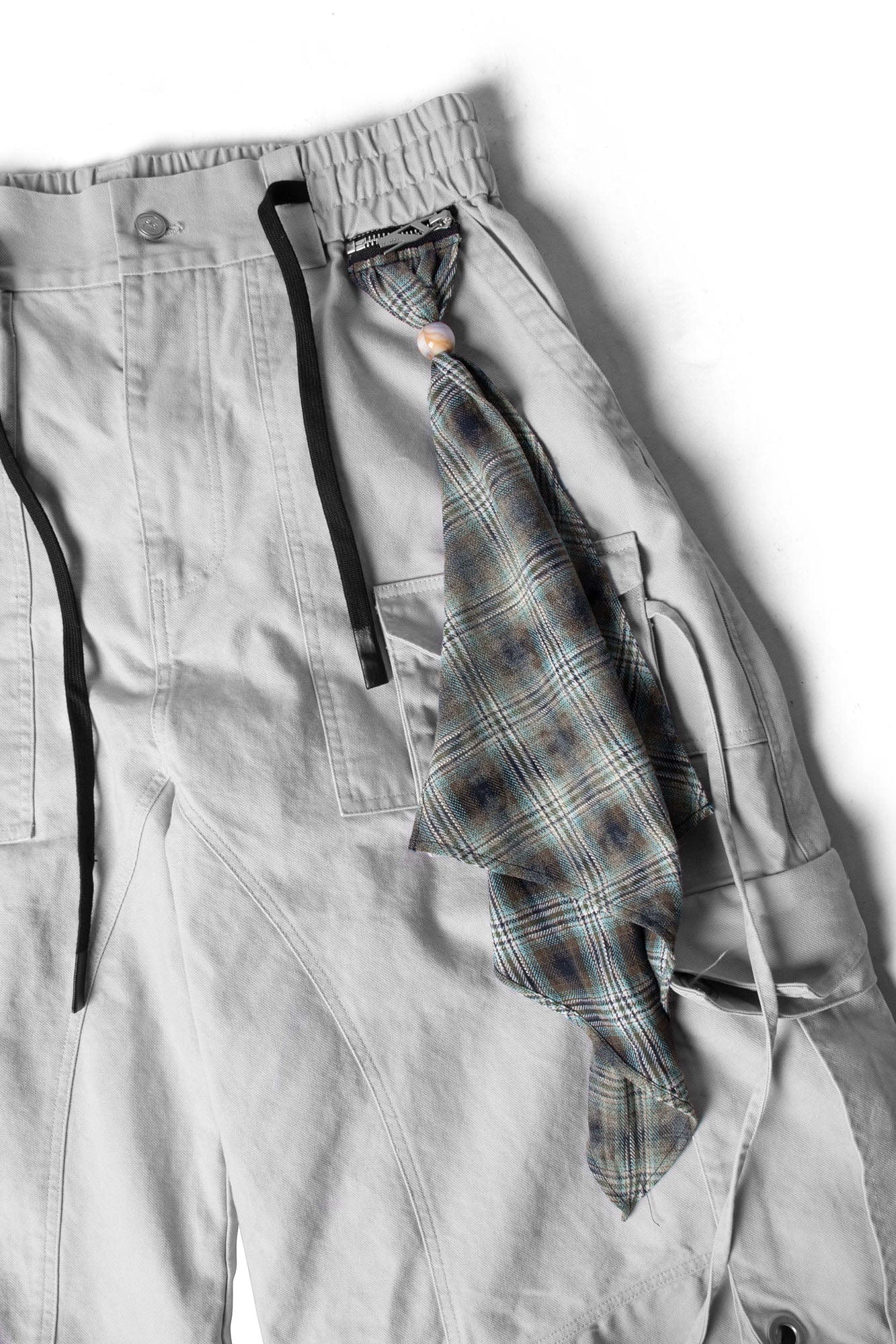 RELABEL Multi-Pocket Detachable Scarf Distressed Cargo Gray