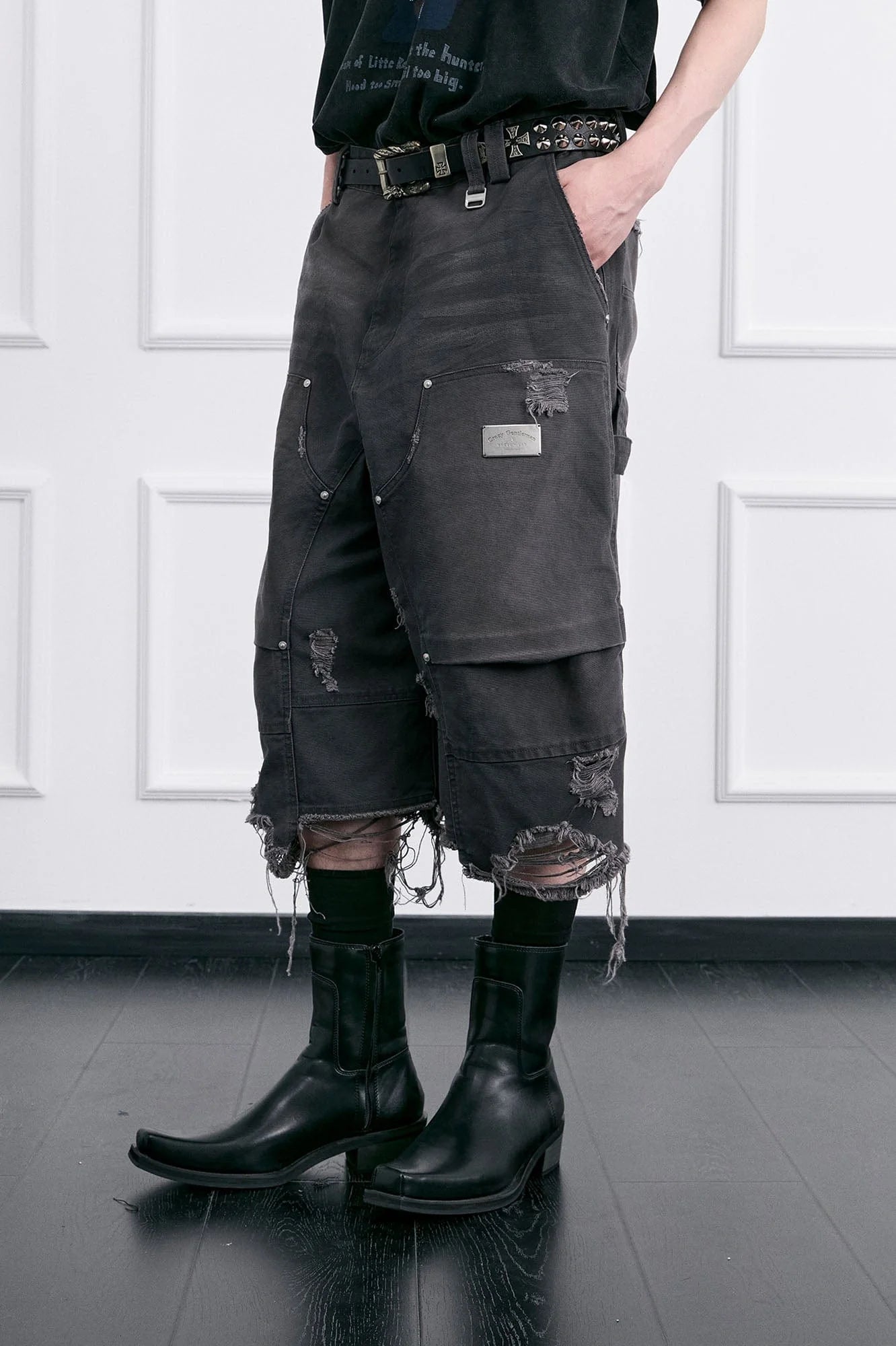 FACEONLAB Distressed Deconstructed Ripped Cargo Shorts