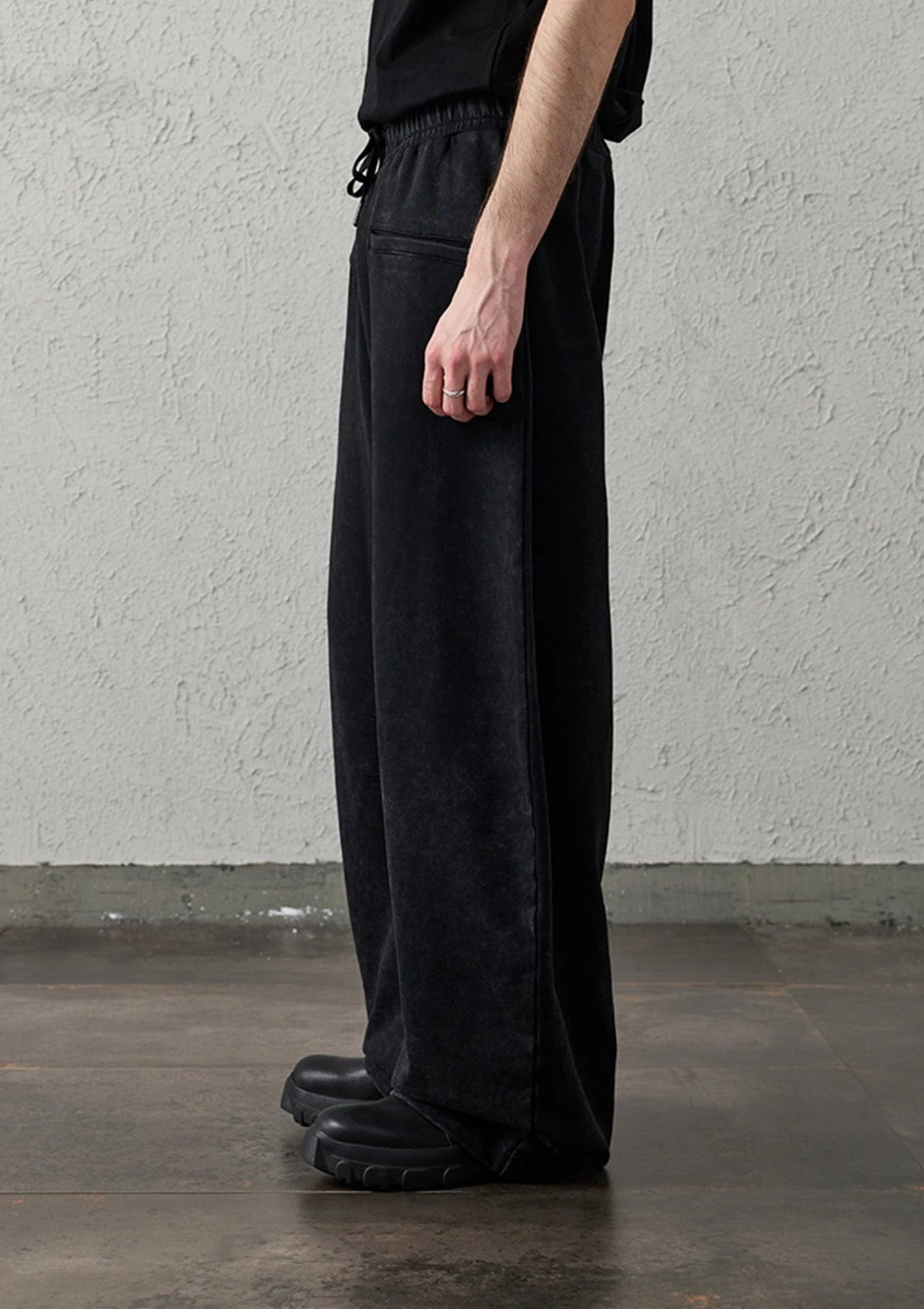 ORGANIC EMOTION Waxed-Wash Oversized Curved Pants