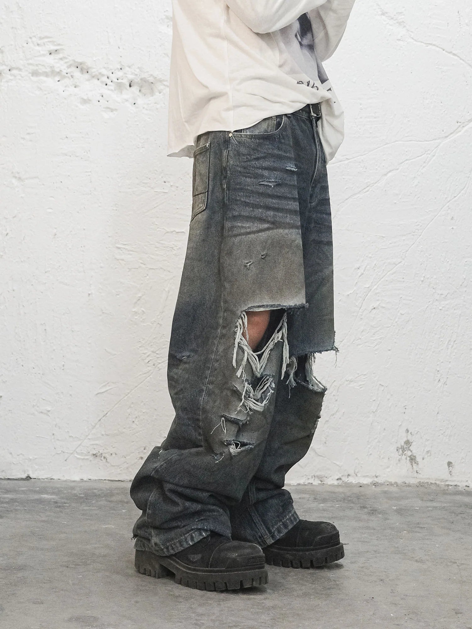 UNDERWATER Muddy Ripped Baggy Jeans