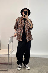 ME DA IGUAL Classic Leopard Full-Print Half Shirt