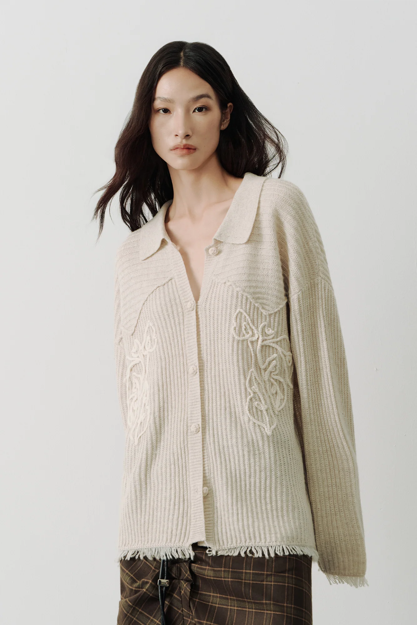 SAME FLOW Floral Embroidery Fringe-Hem Rib Cardigan