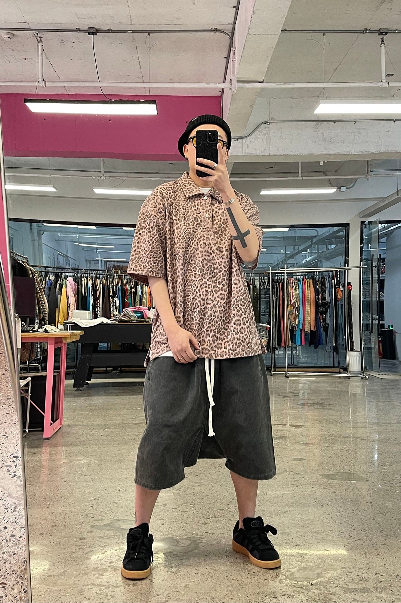 ME DA IGUAL Fuzzy Leopard Polo T-Shirt