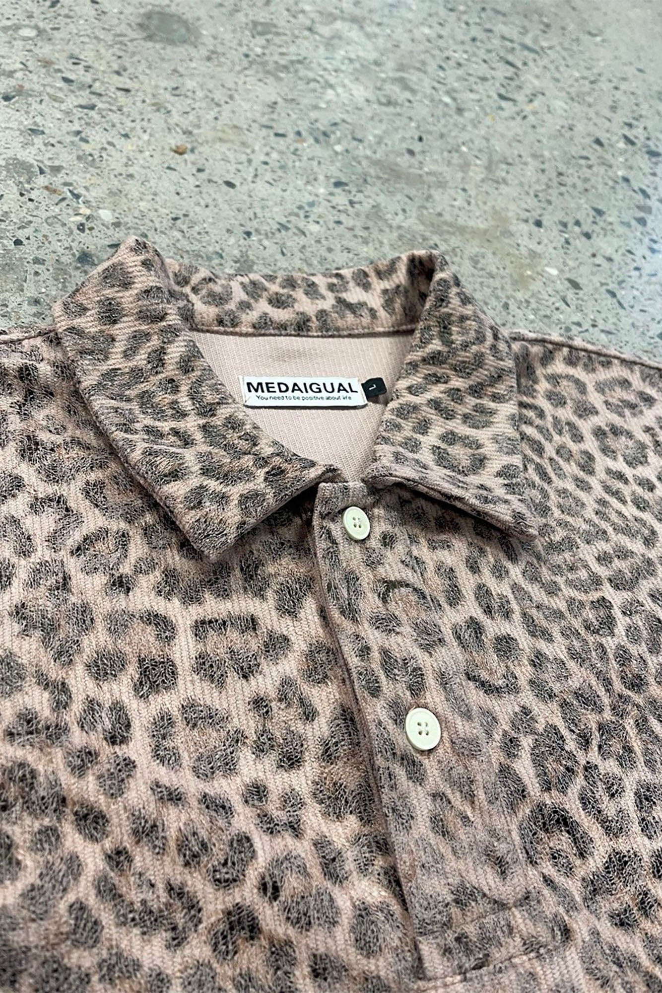 ME DA IGUAL Fuzzy Leopard Polo T-Shirt