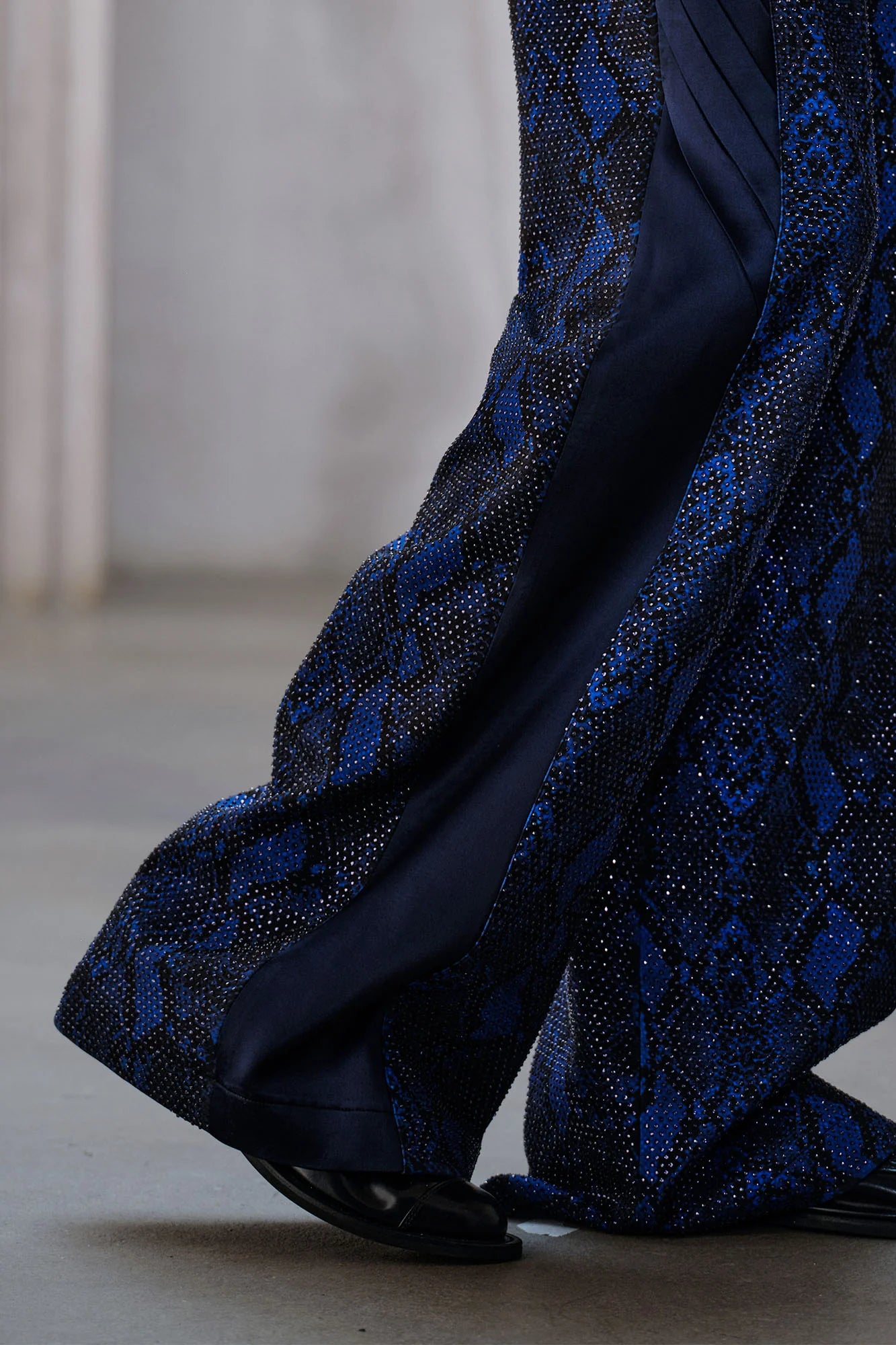 FACEONLAB Snake Diamond Straight-Leg Pants