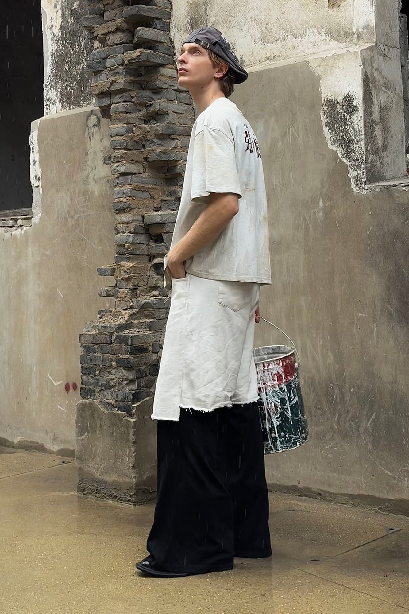 LUUUCAM Brushstroke Distressed Graphic Boxy T-Shirt