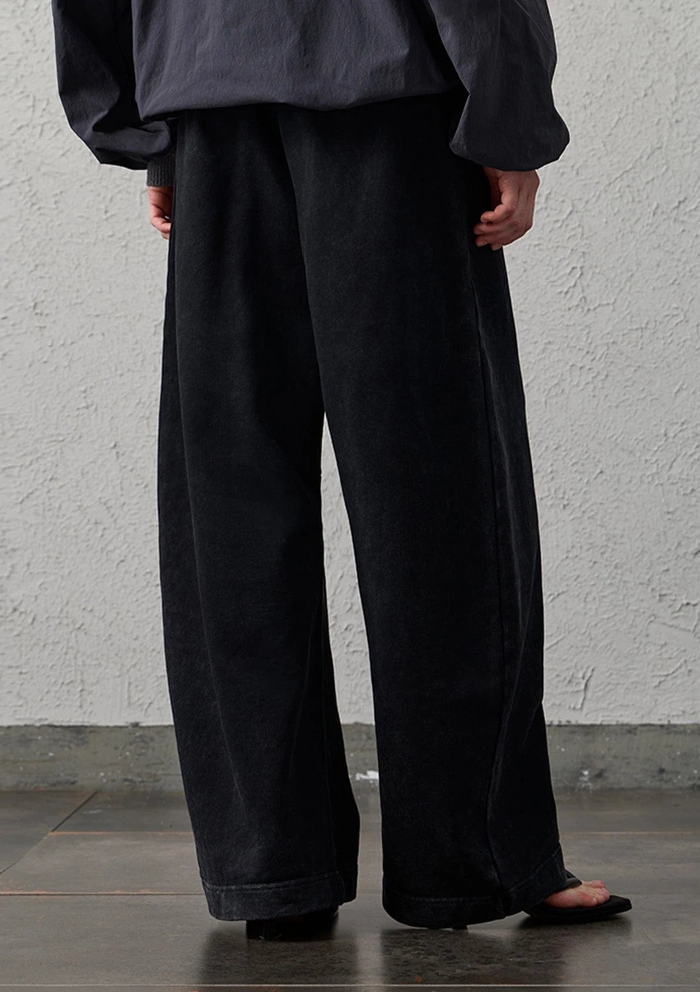 ORGANIC EMOTION Waxed-Wash Oversized Curved Pants
