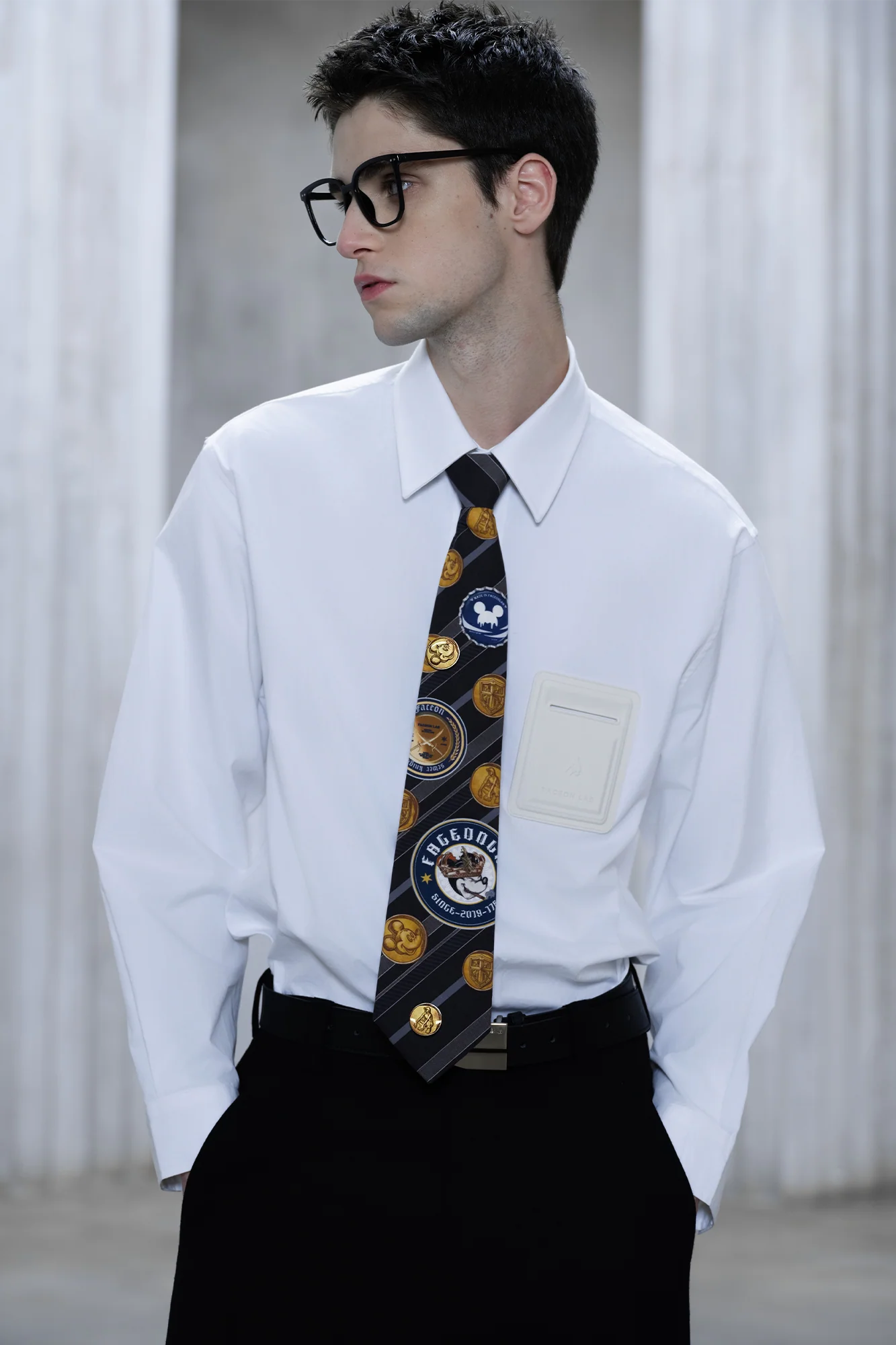 FACEONLAB Golden Emblem Stripe Zip Tie Black