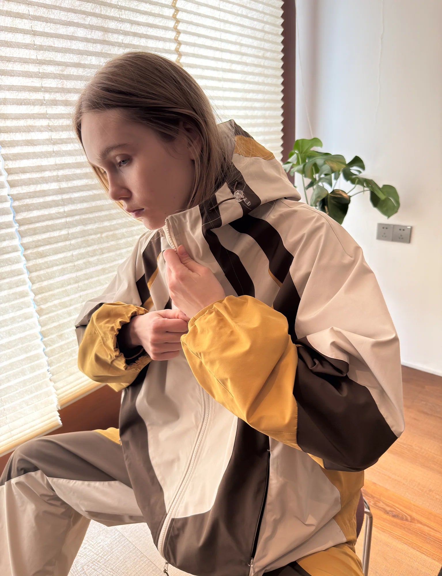 MIICHOUS Contrast Curved Panel Hooded Jacket