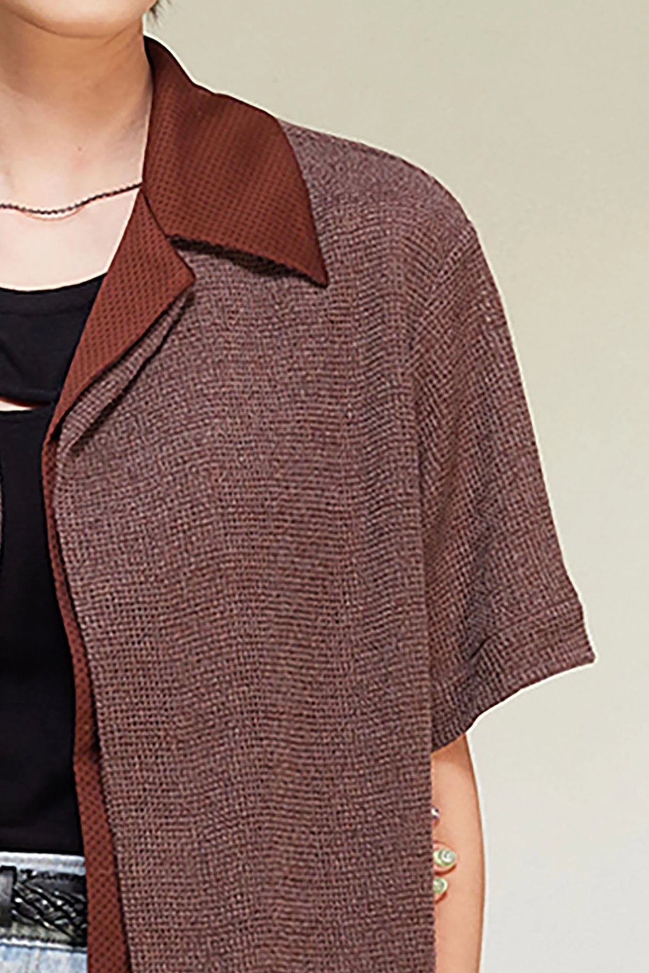 ALVNG AR ANTS Contrast Collar Knitted Texture Half Shirt
