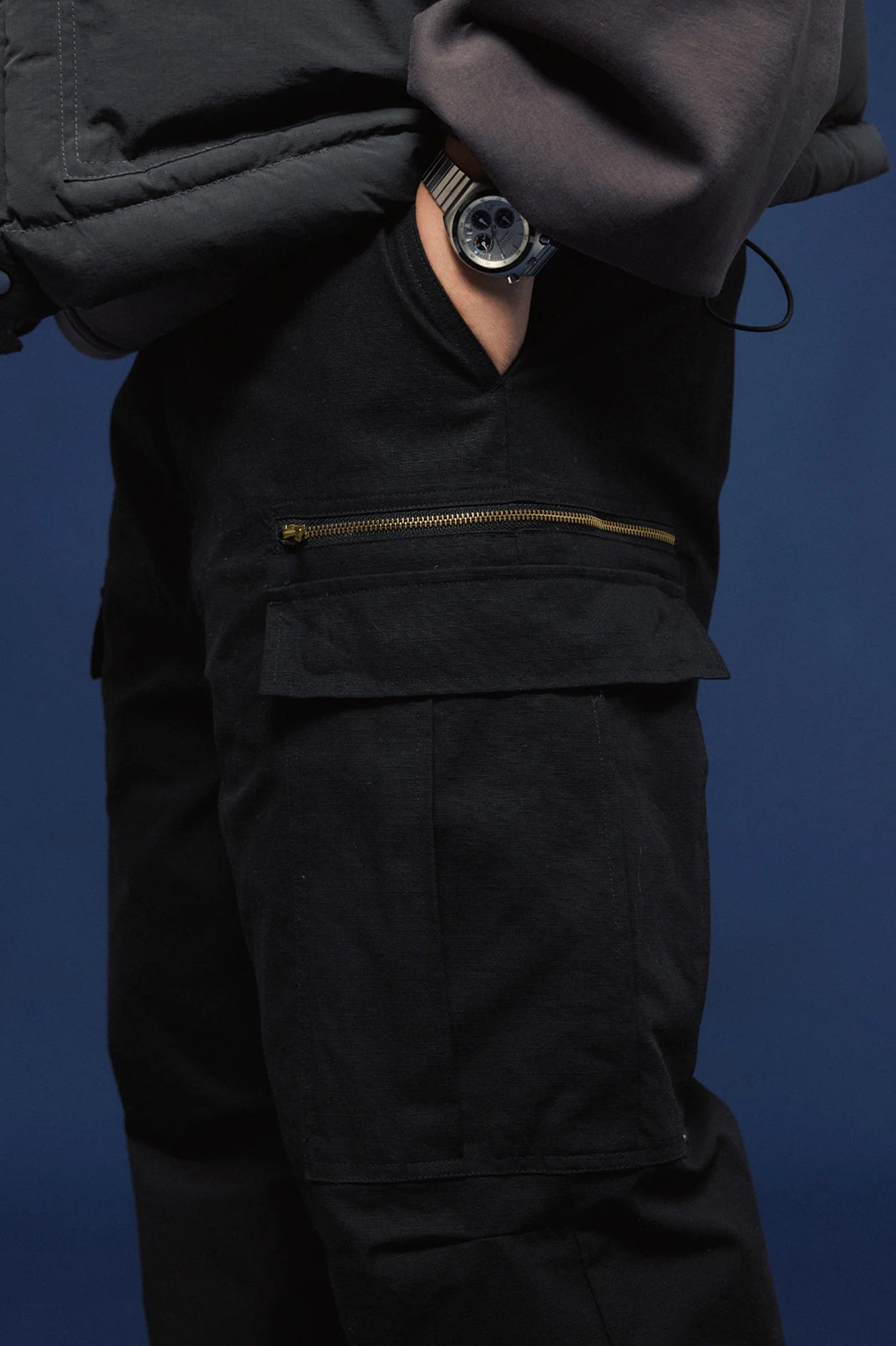 BANANA CLUB Multi-Pockey Pleated-Knee Cargo Pants