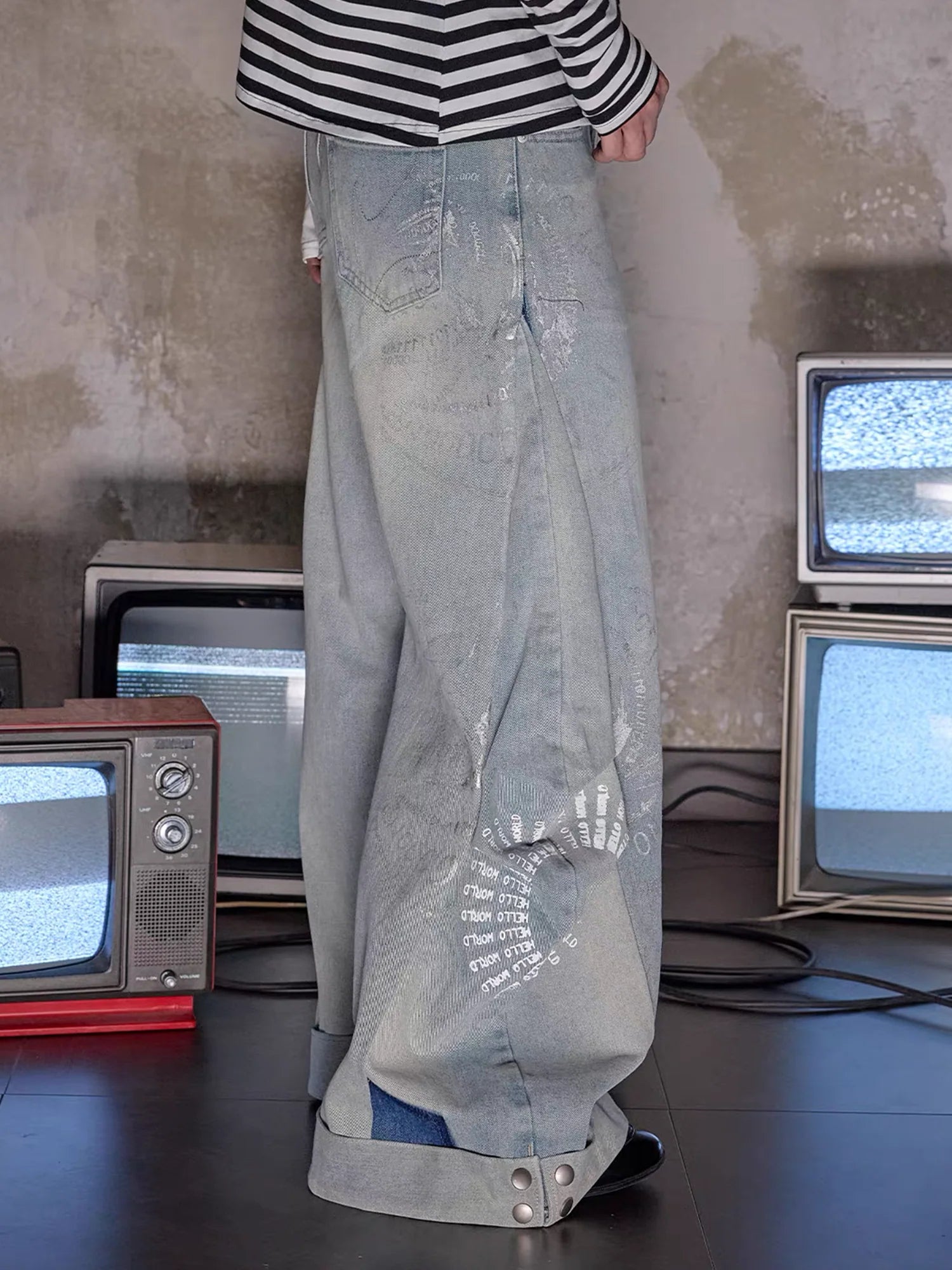 NOTHINGNESS WORLD Washed Pleated Curved Denim Pants