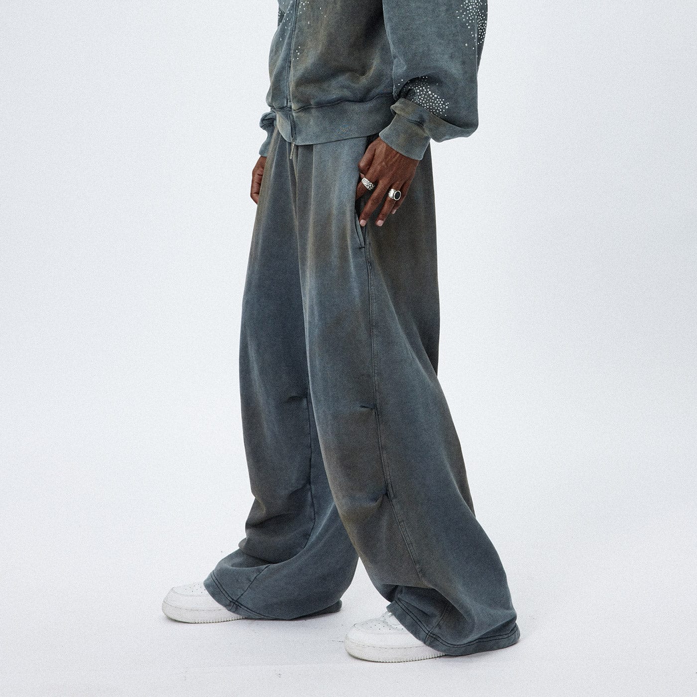 DND4DES Distressed Crinkled Baggy Sweatpants