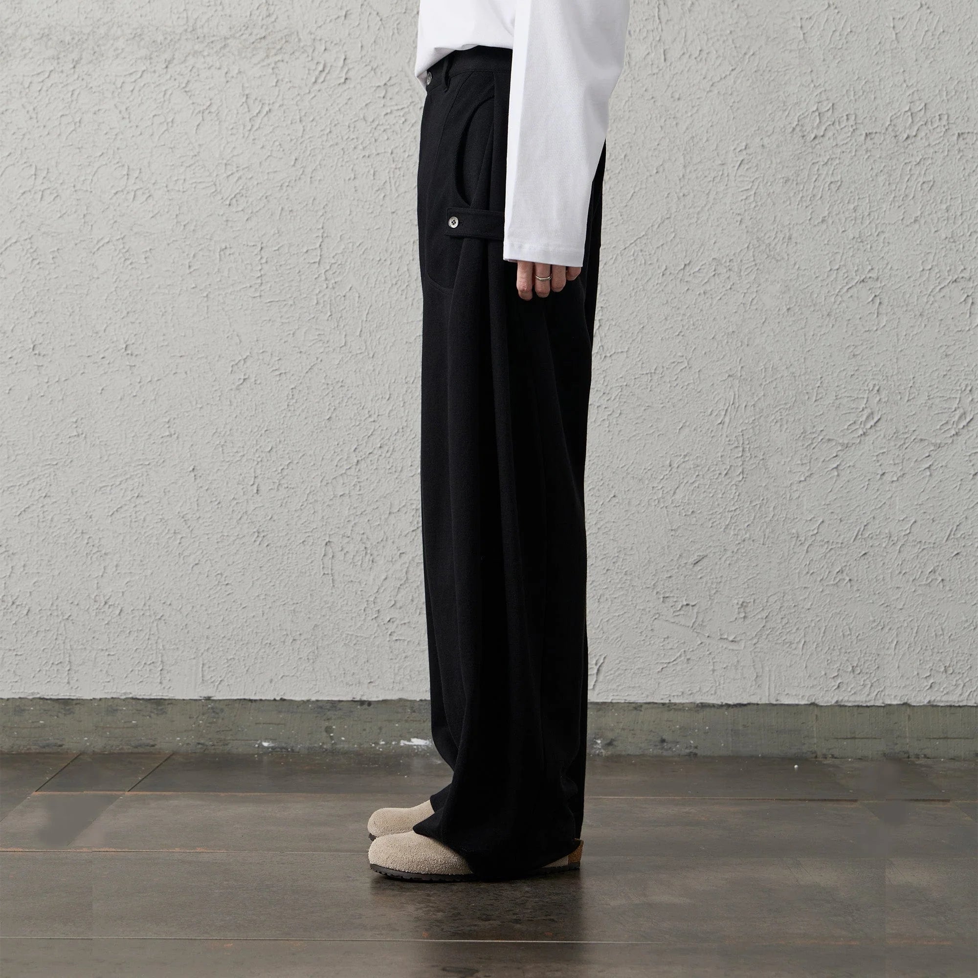 ORGANIC EMOTION Pleat Seam Curved Pants