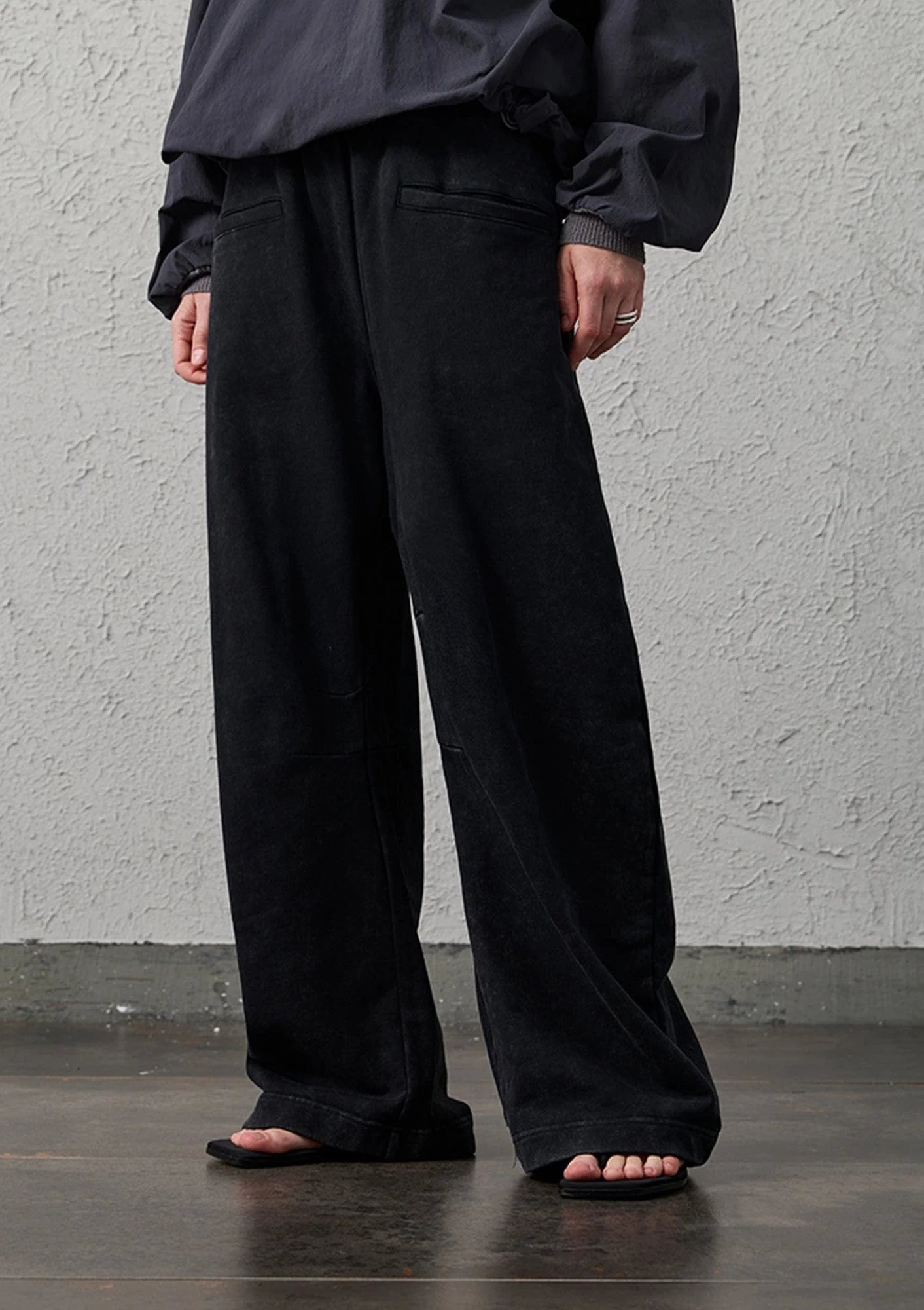 ORGANIC EMOTION Waxed-Wash Oversized Curved Pants