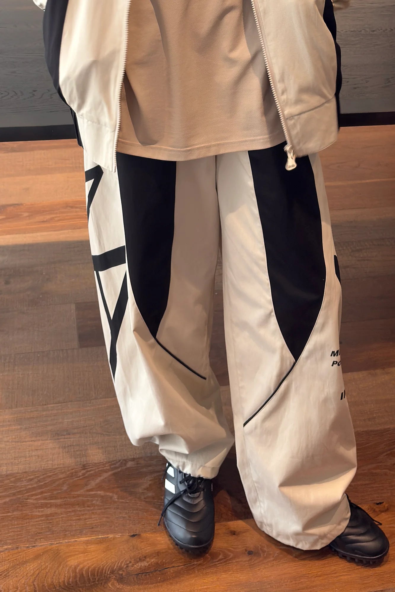 MIICHOUS Contrast Panel 3A Graphic Drawstring-Hem Track Pants