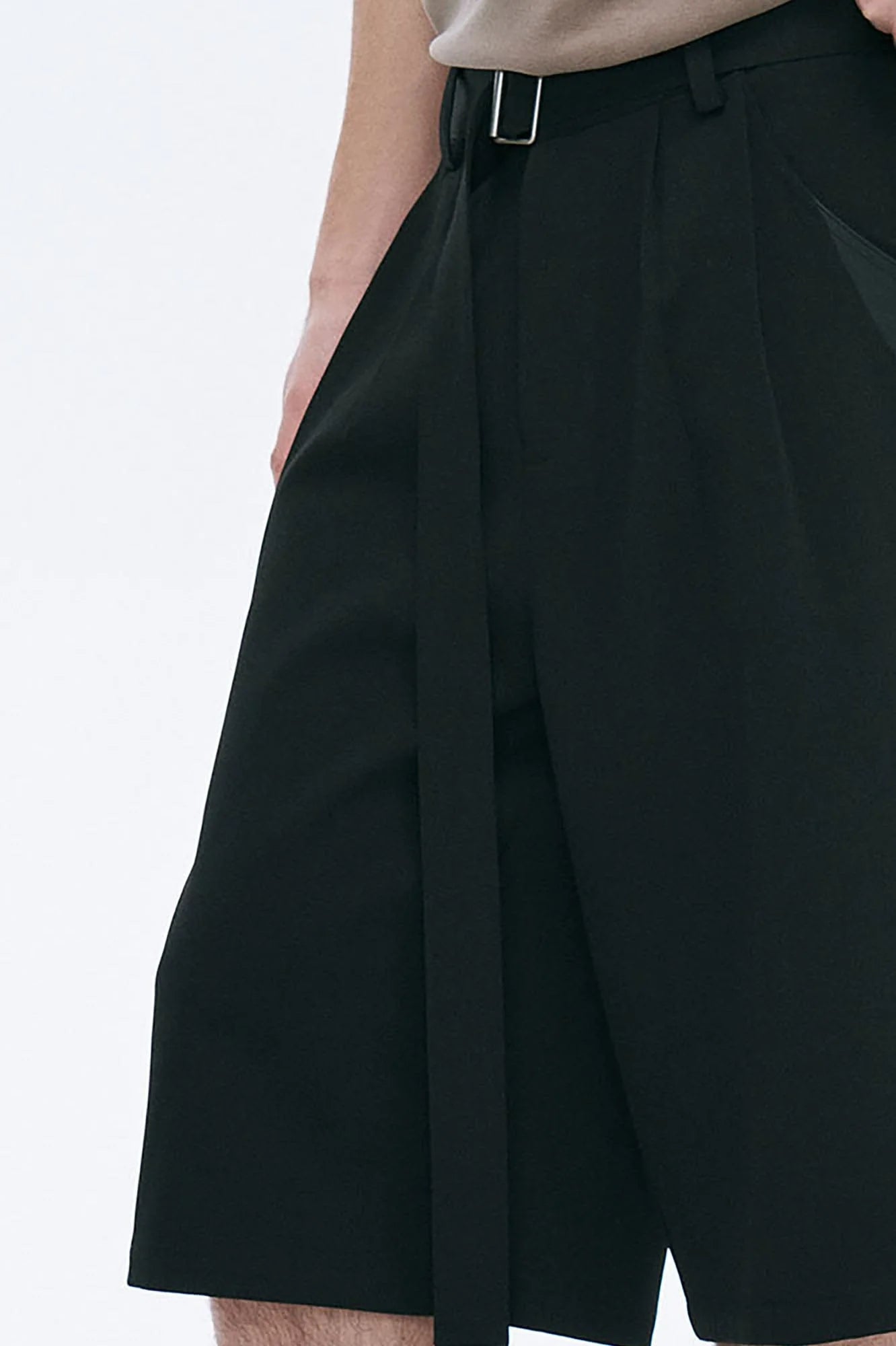CATSSTAC Pleated Belted Wide-Leg Shorts