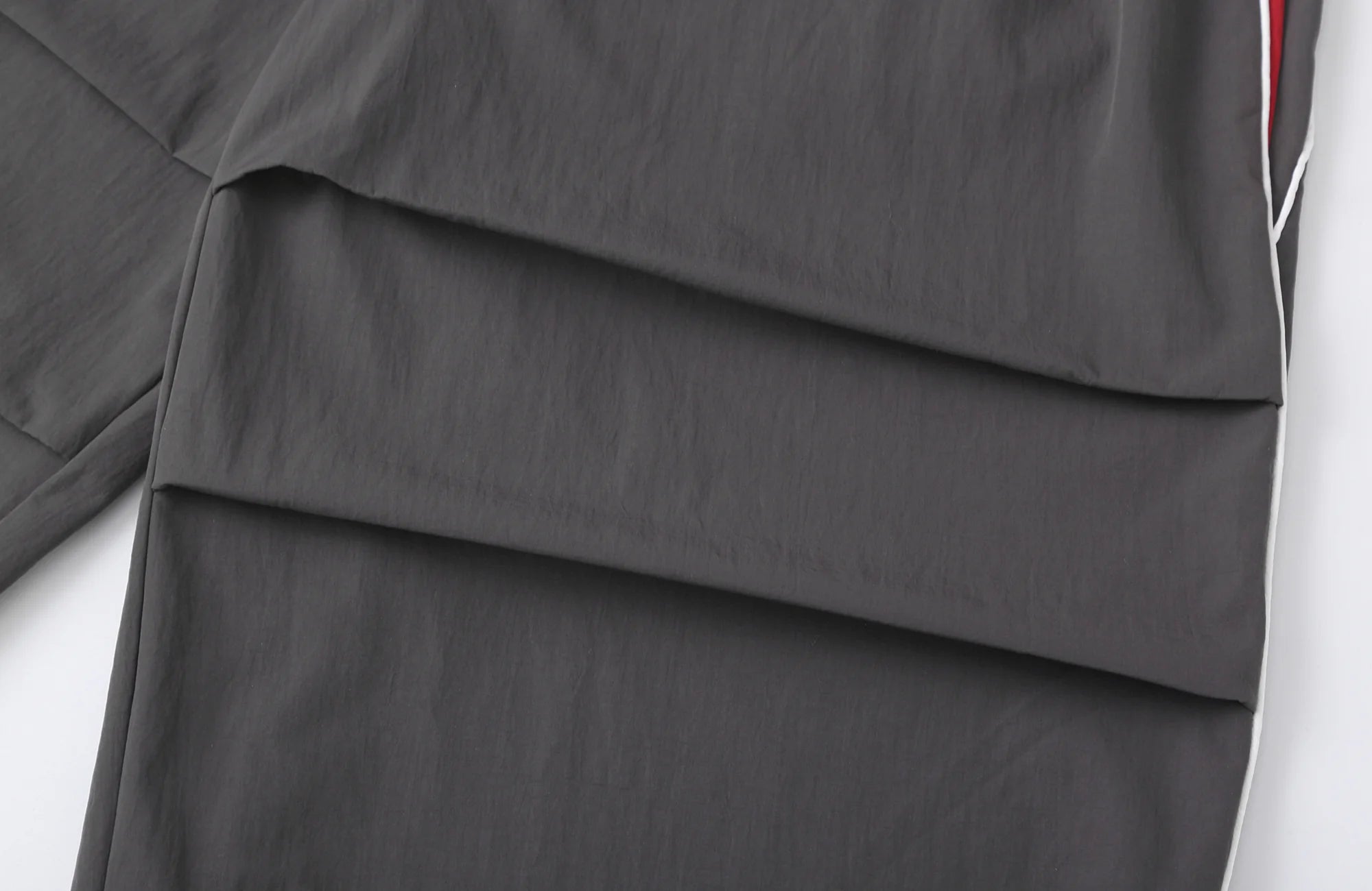 CLP Contrast Panel Pleated-Knee Drawstring-Hem Pants