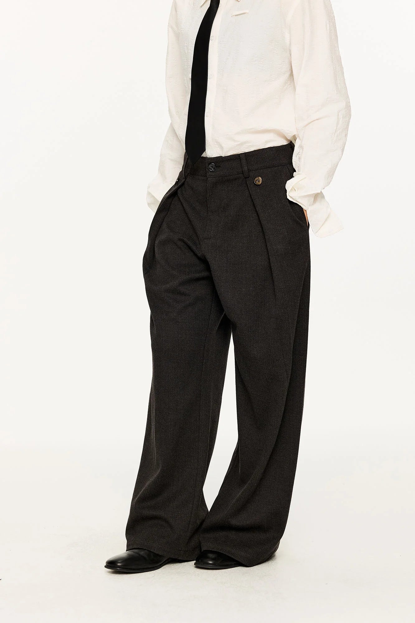 KREATE Modern Pinstriped Pleated Wide-Leg Trousers