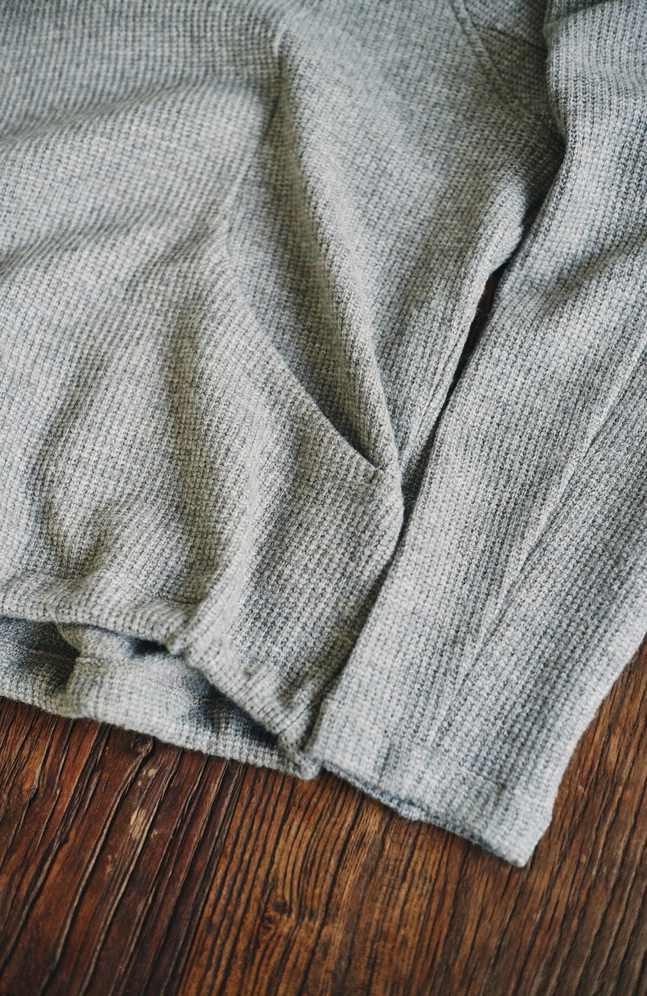 GONGHE REPUB Ribbed Half-Placket Mock-Neck Sweater