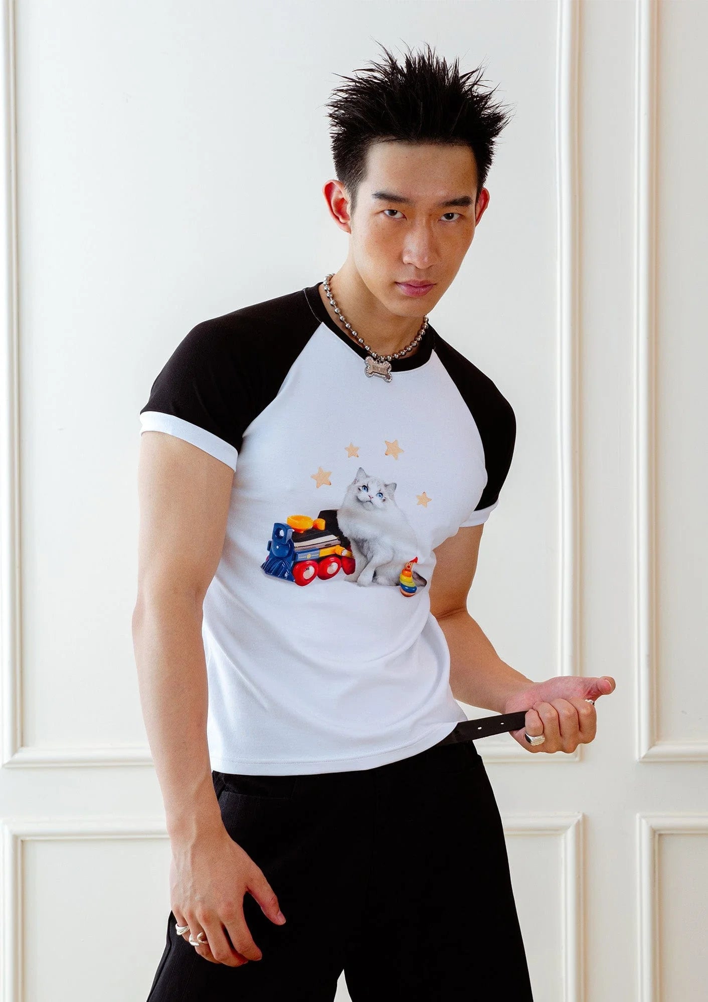 KADAKADA Essential Contrast Raglan Kitty Graphic T-Shirt