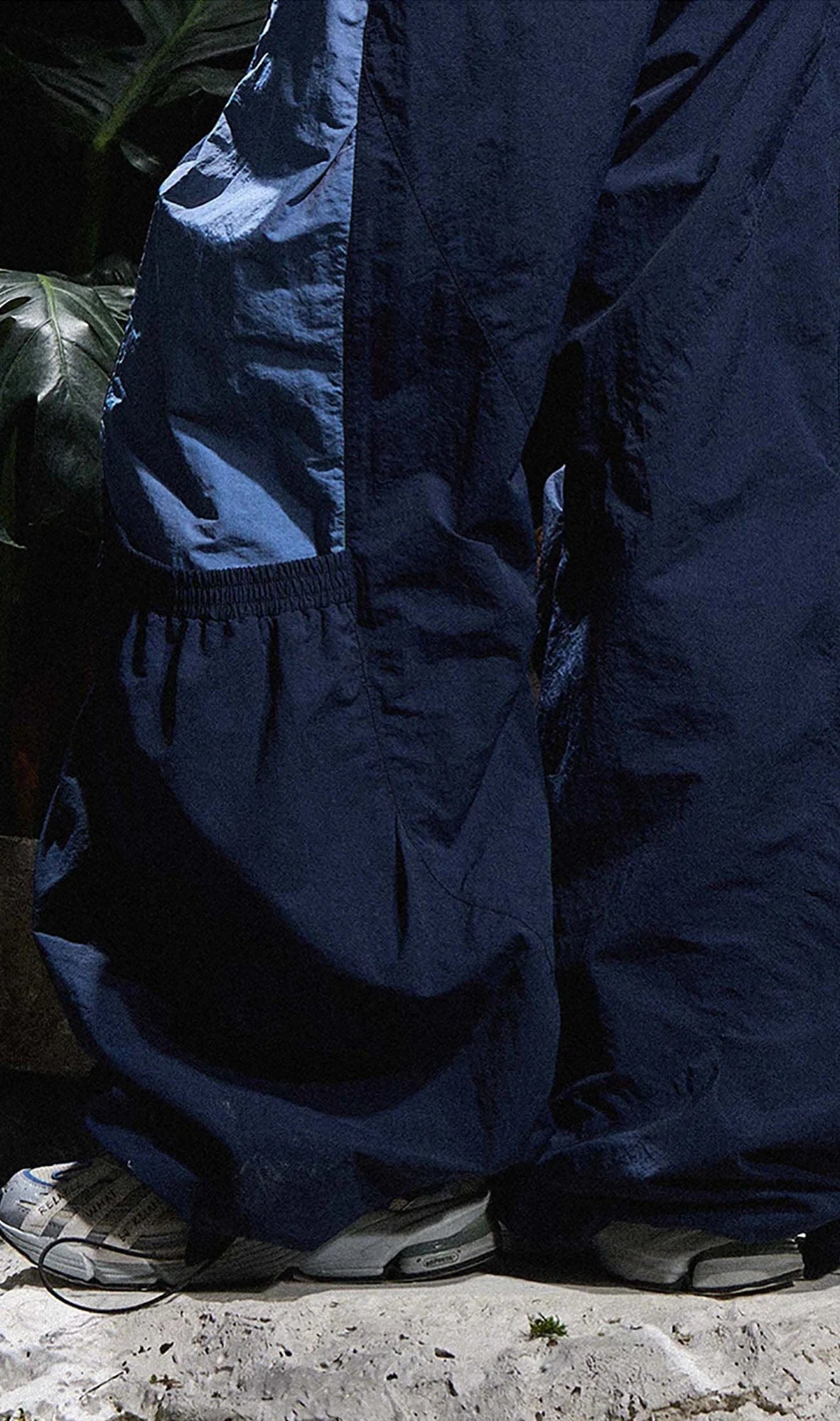 RELABEL Big-Pocket Pleated Oversized Curved Pants Blue