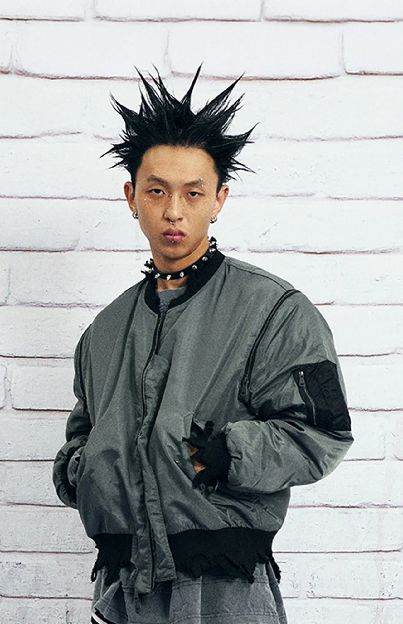 VENTUREK Retro Zipper-Spliced Raw Edge Bomber Jacket