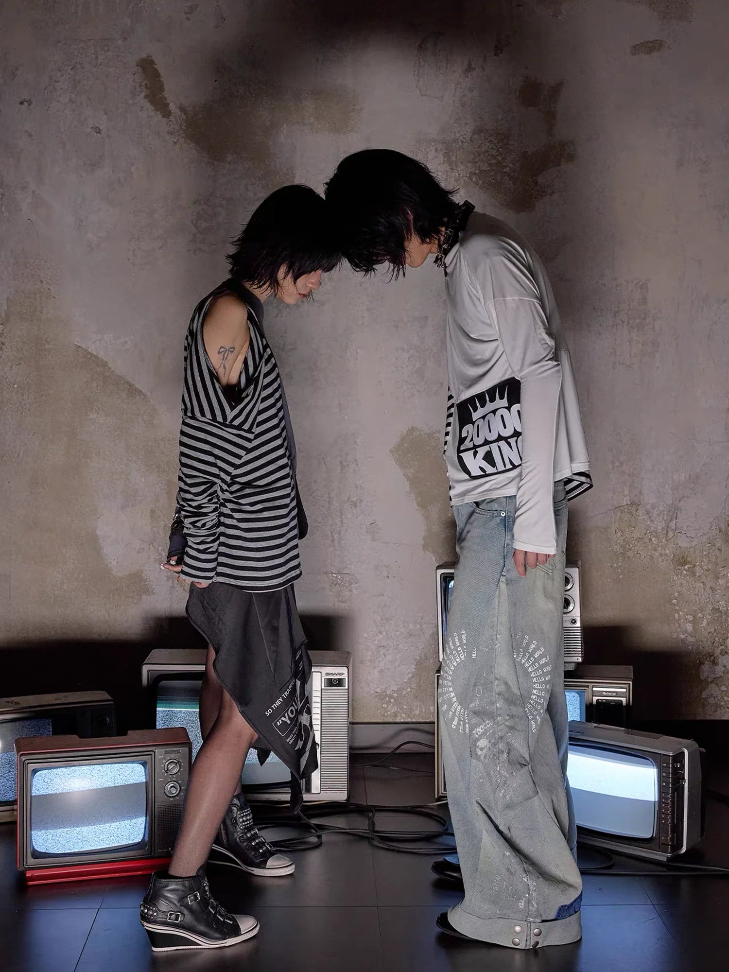 NOTHINGNESS WORLD Washed Pleated Curved Denim Pants