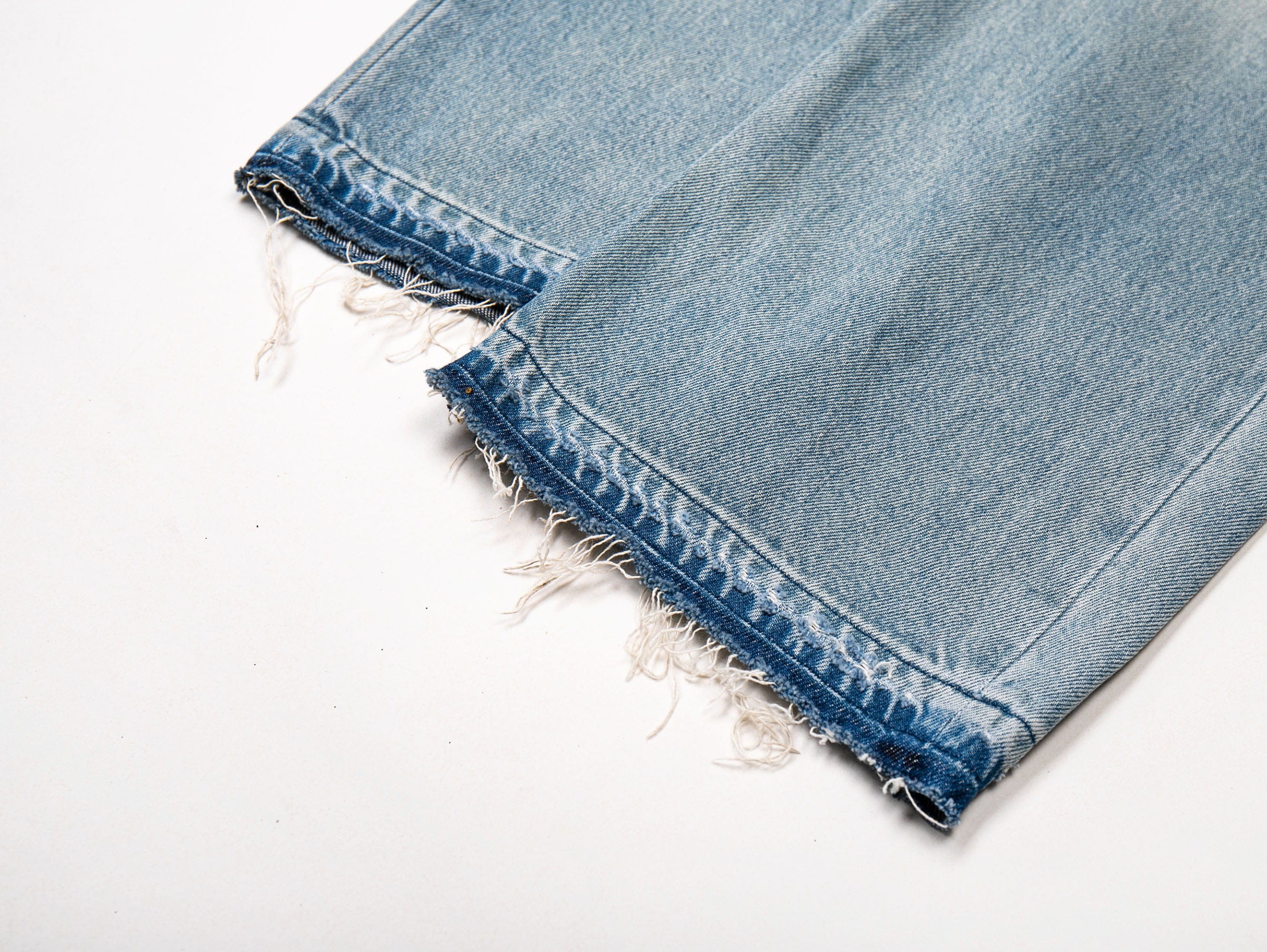 LEONSENSE Washed Ripped Frayed Straight-Leg Jeans