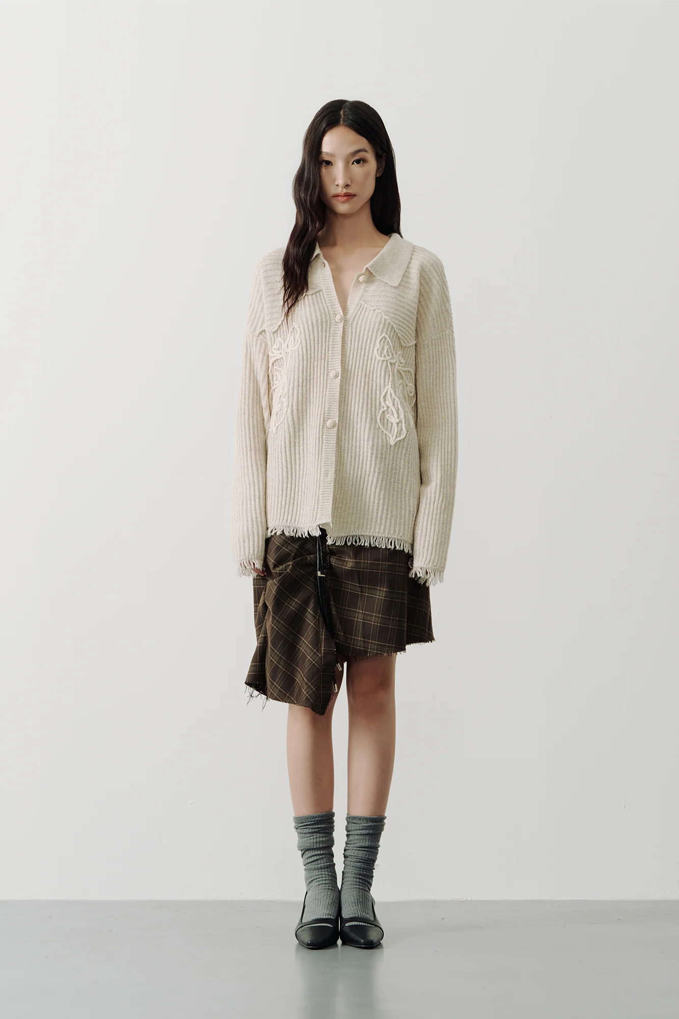 SAME FLOW Floral Embroidery Fringe-Hem Rib Cardigan