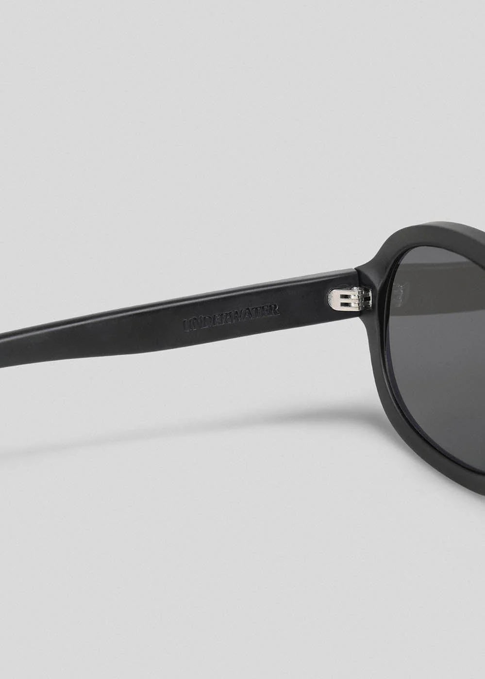 UNDERWATER Matte Black Oval Sunglasses