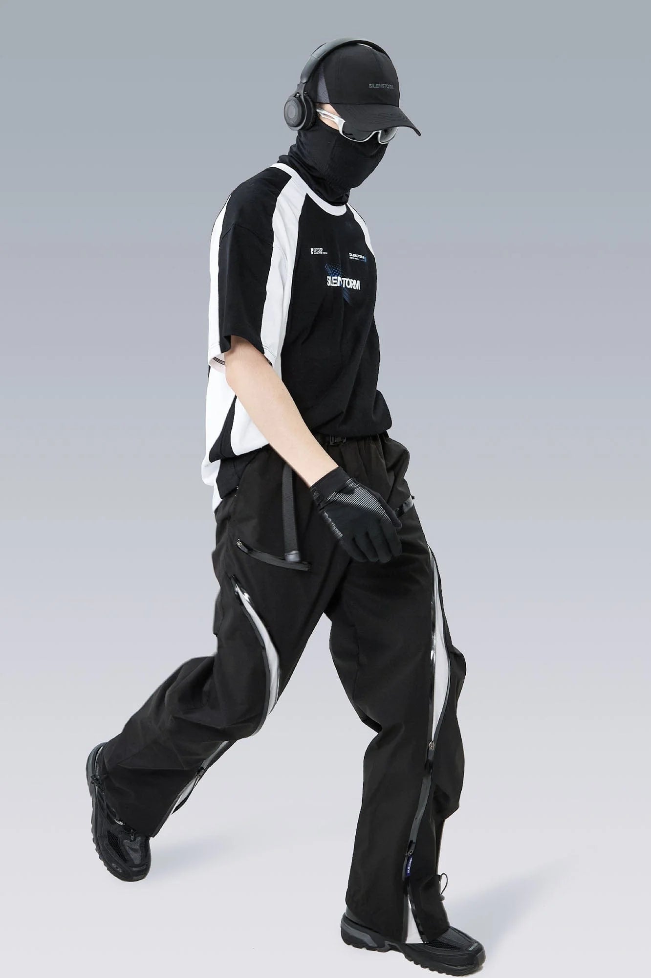 SILENSTORM Contrast Panelled Moisture-Wicking Graphic T-Shirt