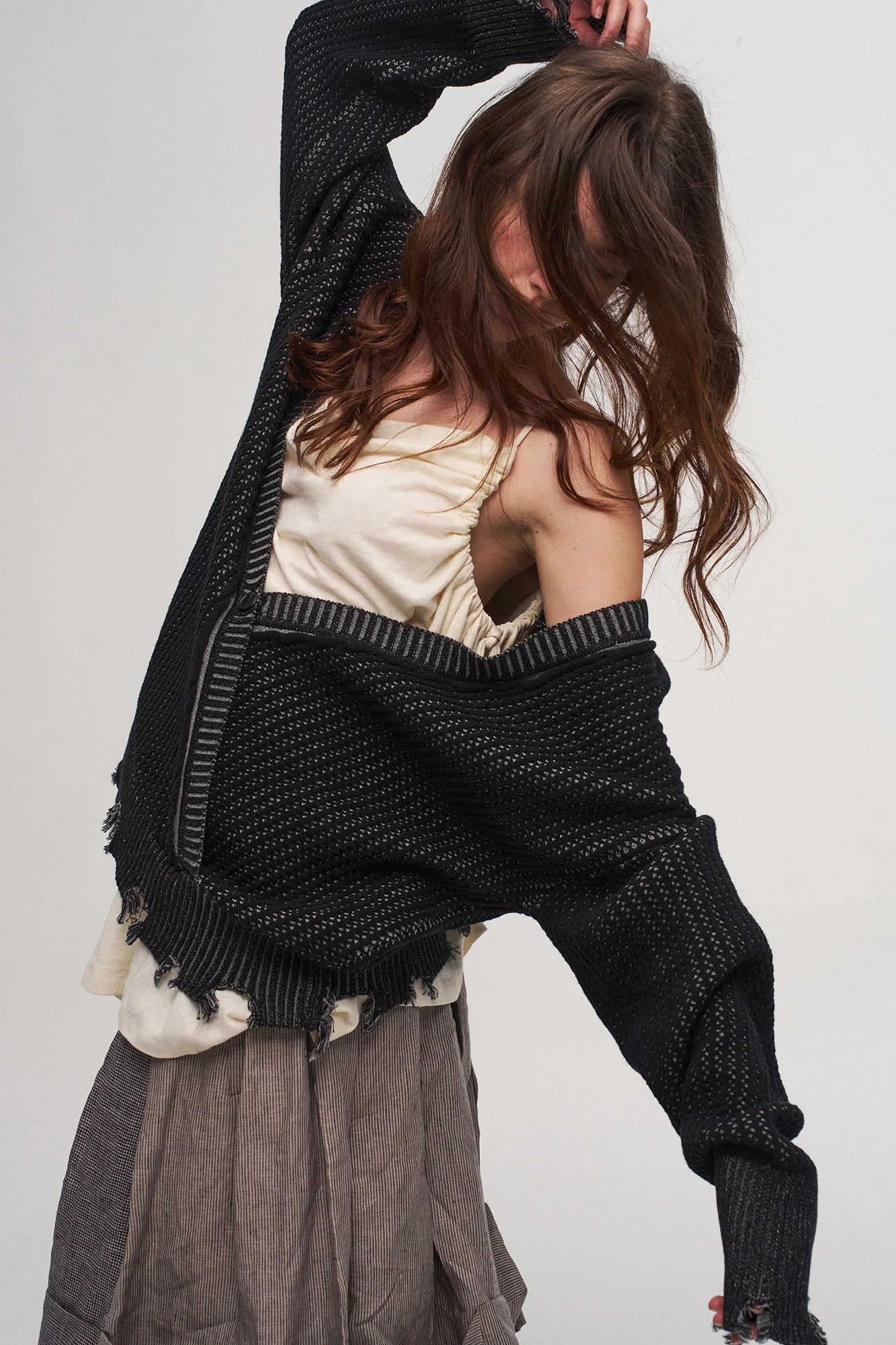 ILNya Nieternite Nifutur Frayed Edge Ribbed V-Neck Cardigan