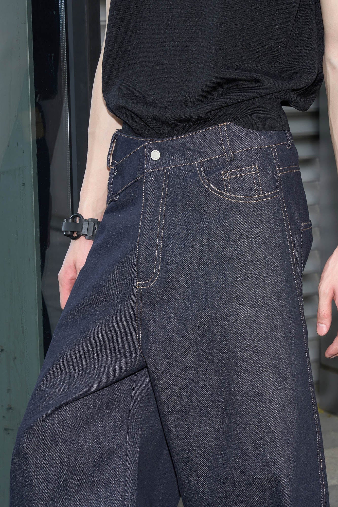 LABELROOM Asymmetrical Waist Raw Wide-Leg Jeans