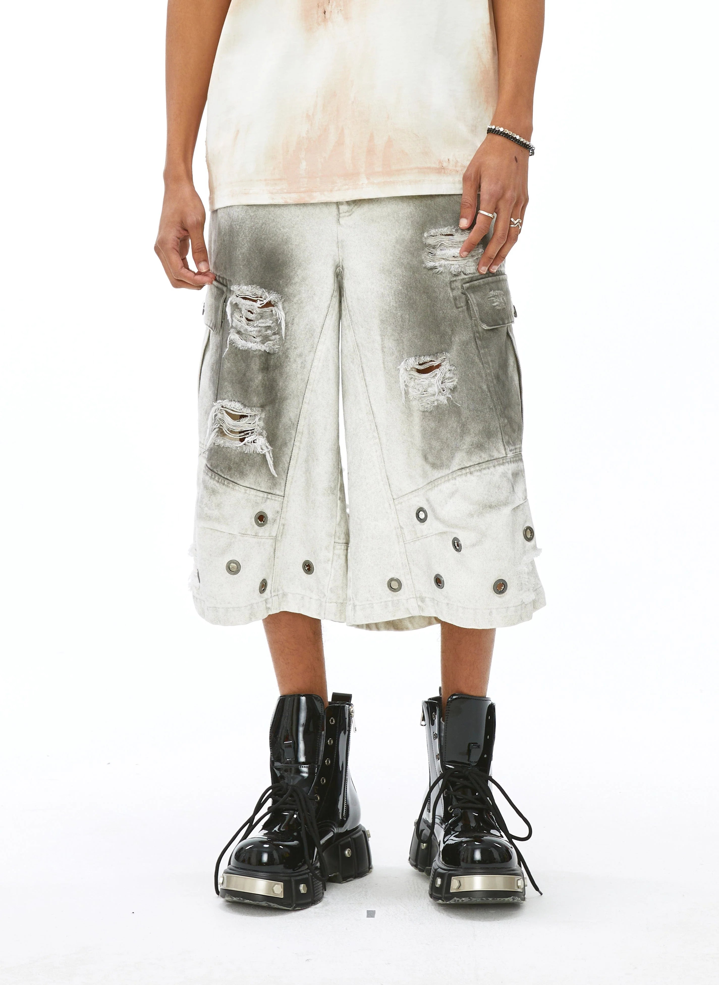 VANN VALRENCE Distressed Gradient Grommet Capris Shorts