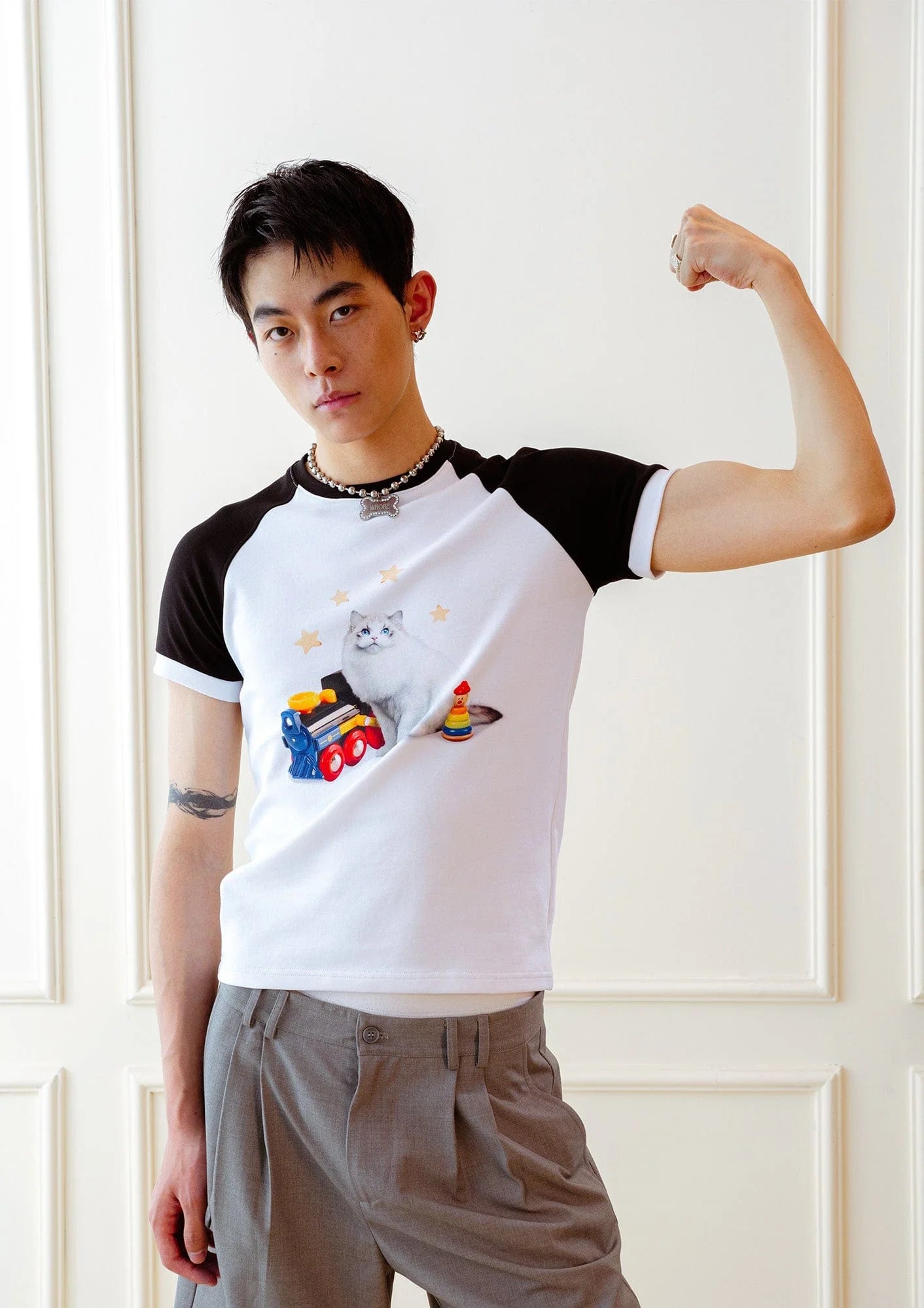 KADAKADA Essential Contrast Raglan Kitty Graphic T-Shirt