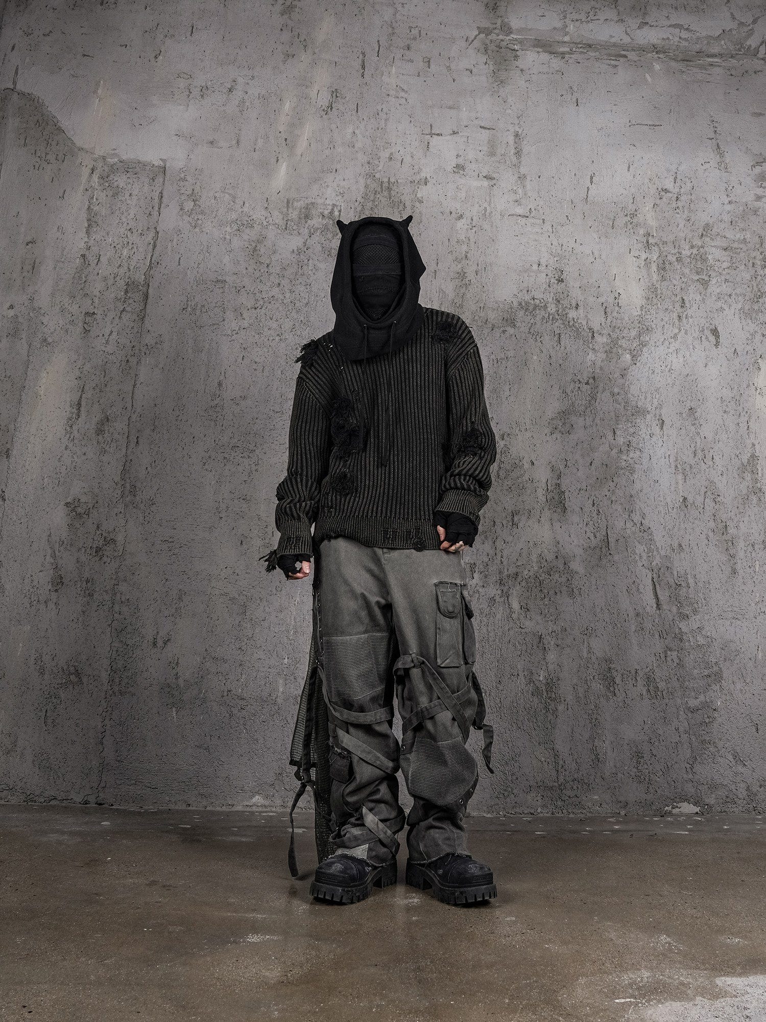 UNDERWATER Wasteland Ripped Sweater Charcoal
