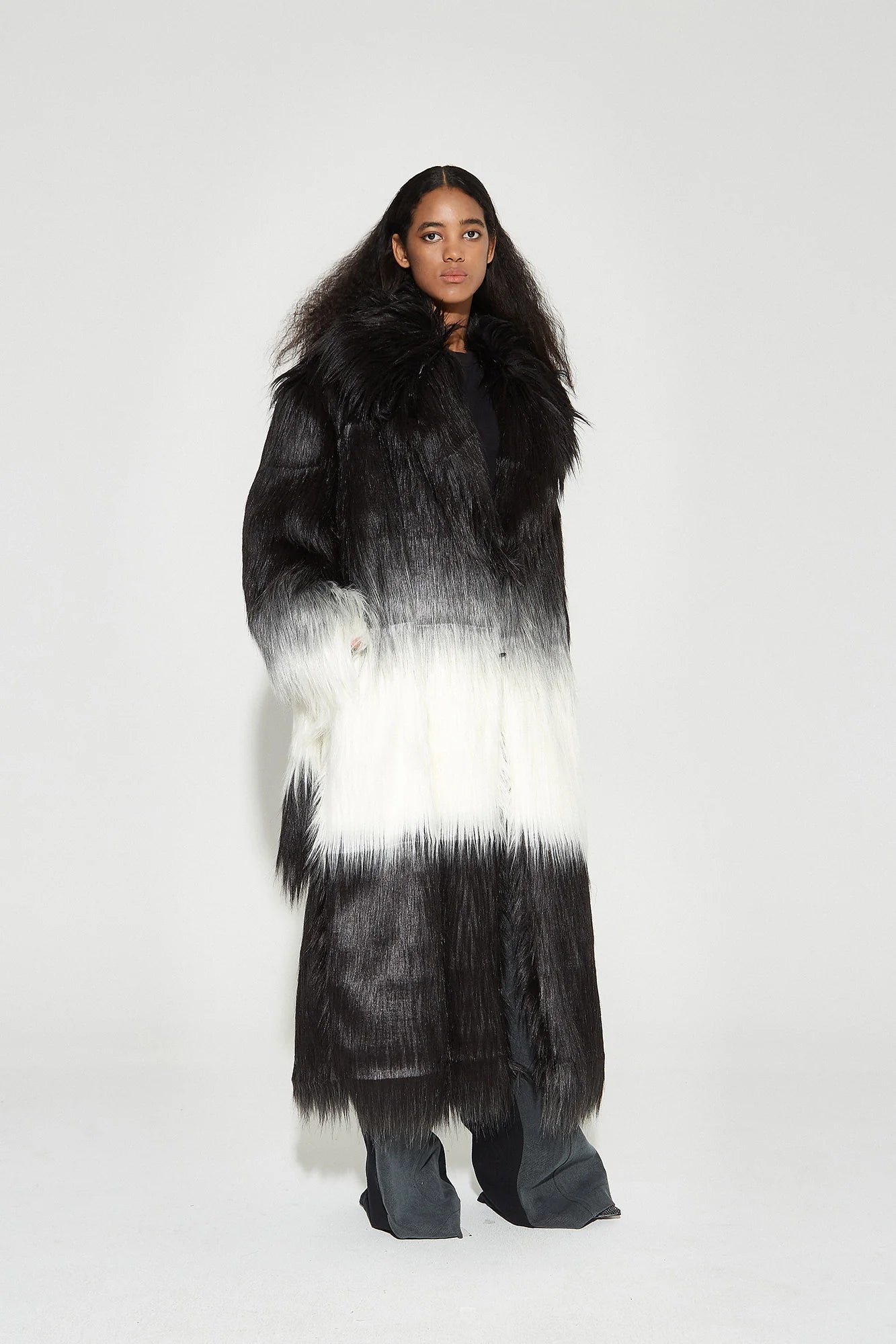 VANN VALRENCE Gradient Mane Faux Fur Maxi Coat