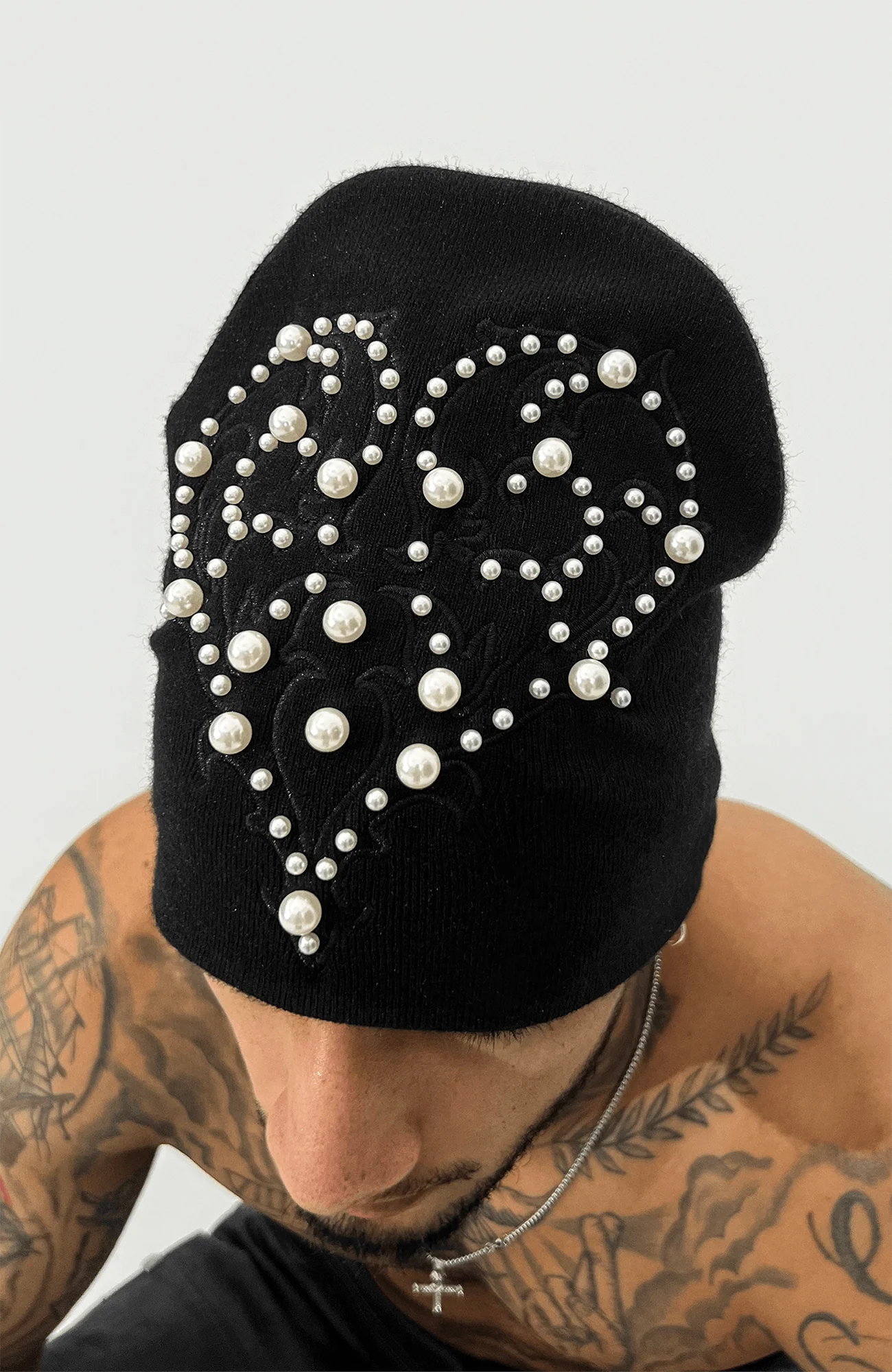 TECNINEGROUP Pearl Heart Embroidered Knit Beanie