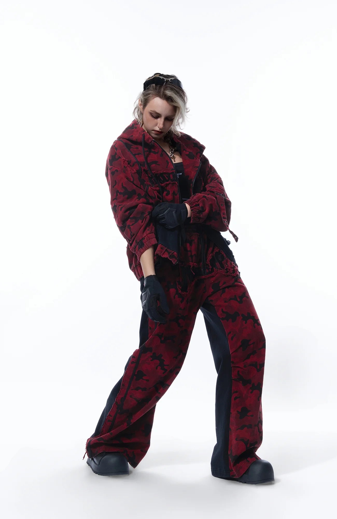MOGONGSHE Camo Frayed LOGO Patch Hooded Jacket