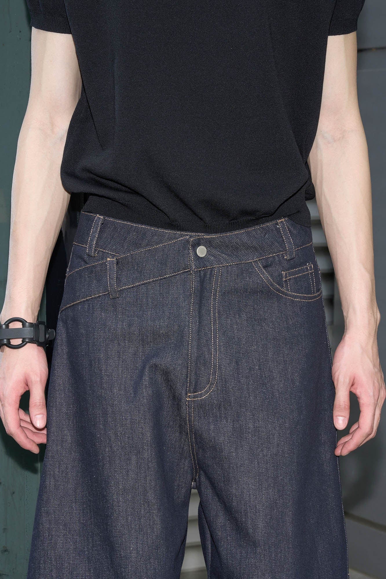 LABELROOM Asymmetrical Waist Raw Wide-Leg Jeans