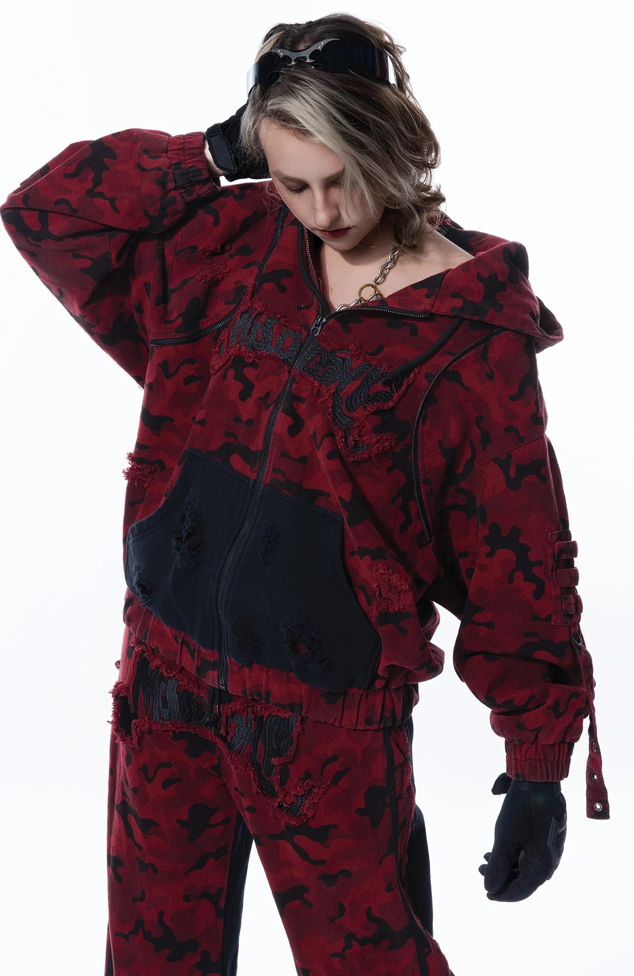 MOGONGSHE Camo Frayed LOGO Patch Hooded Jacket