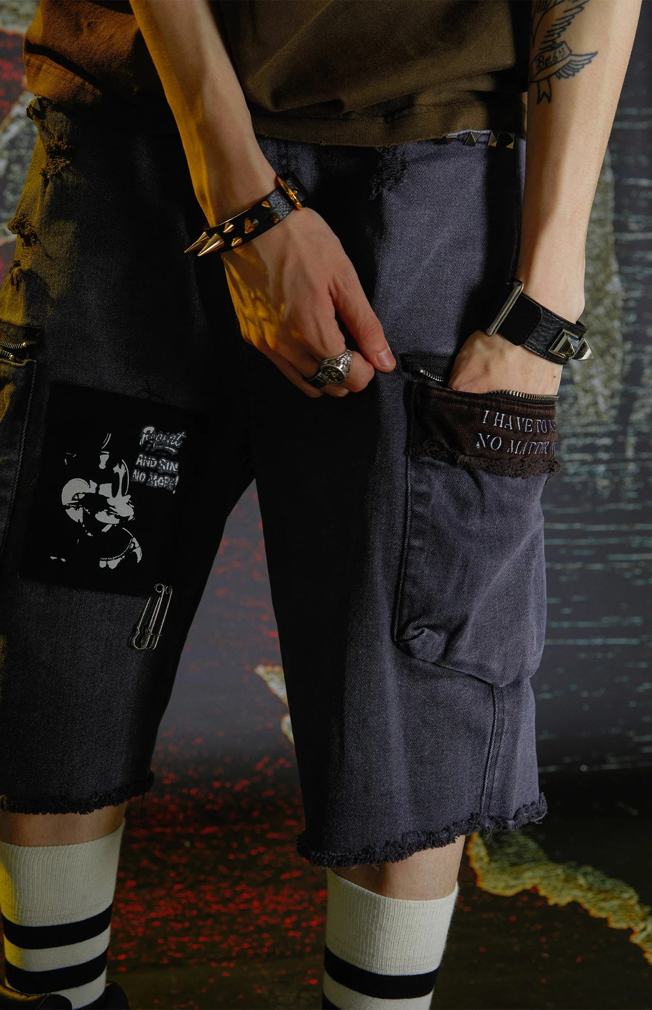 VENTUREK Washed Patch Studded Raw-Edge Shorts