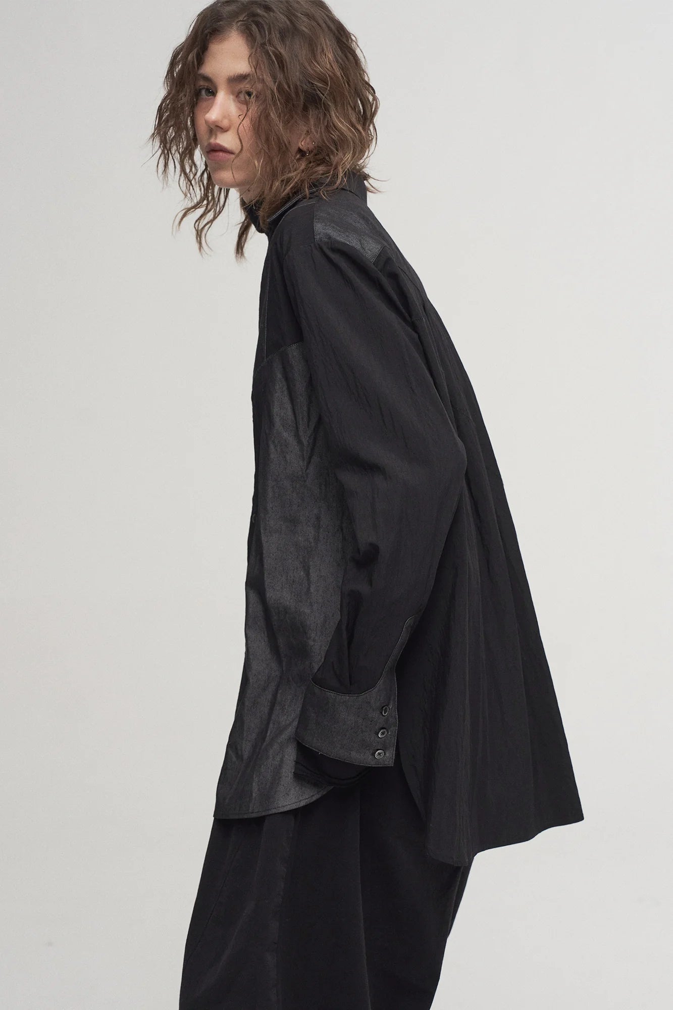 ILNya Nieternite Nifutur Asymmetrical Spliced Shirt