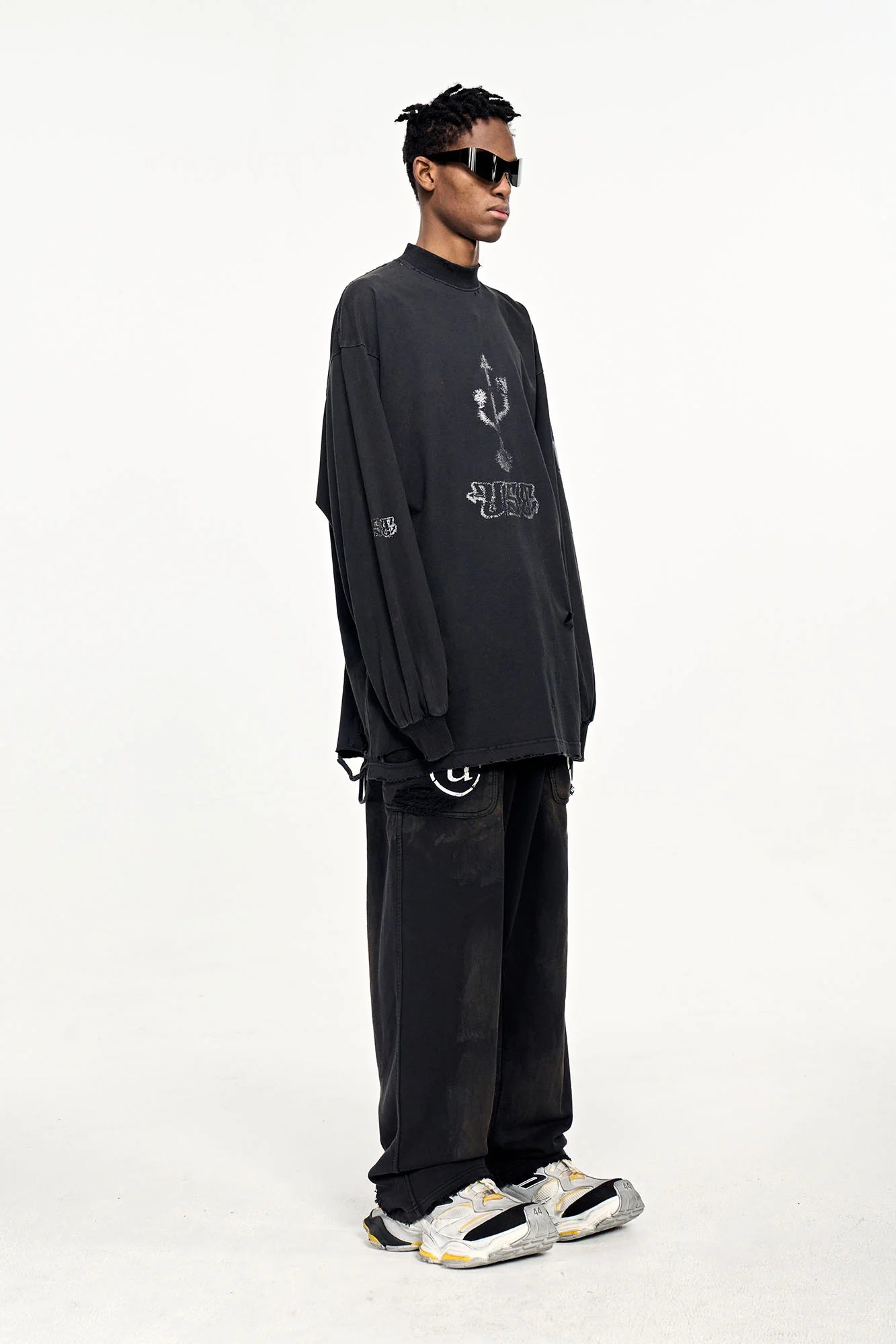 ULIPERY Distressed USB Graphic Sweatshirt