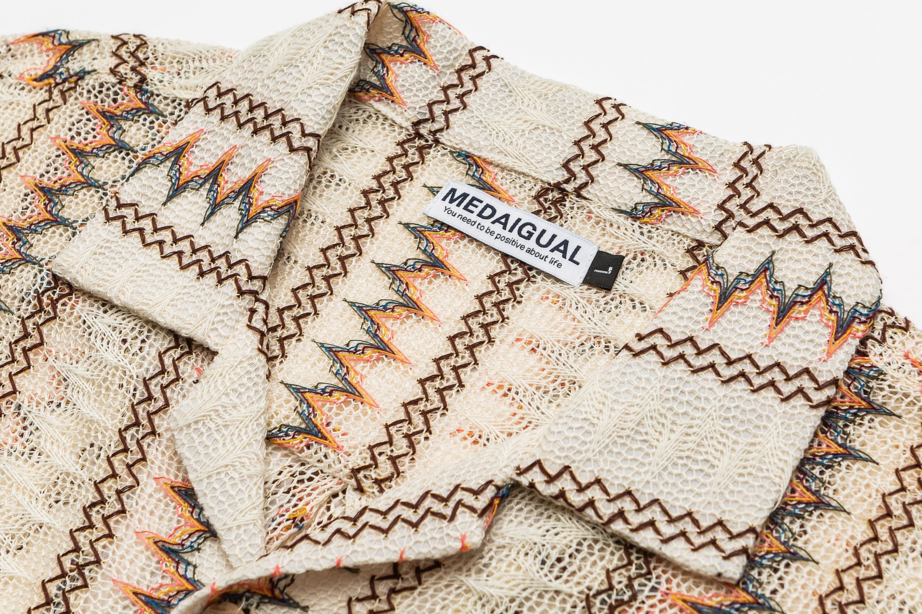 ME DA IGUAL Geometric Ripple Crochet Half Shirt