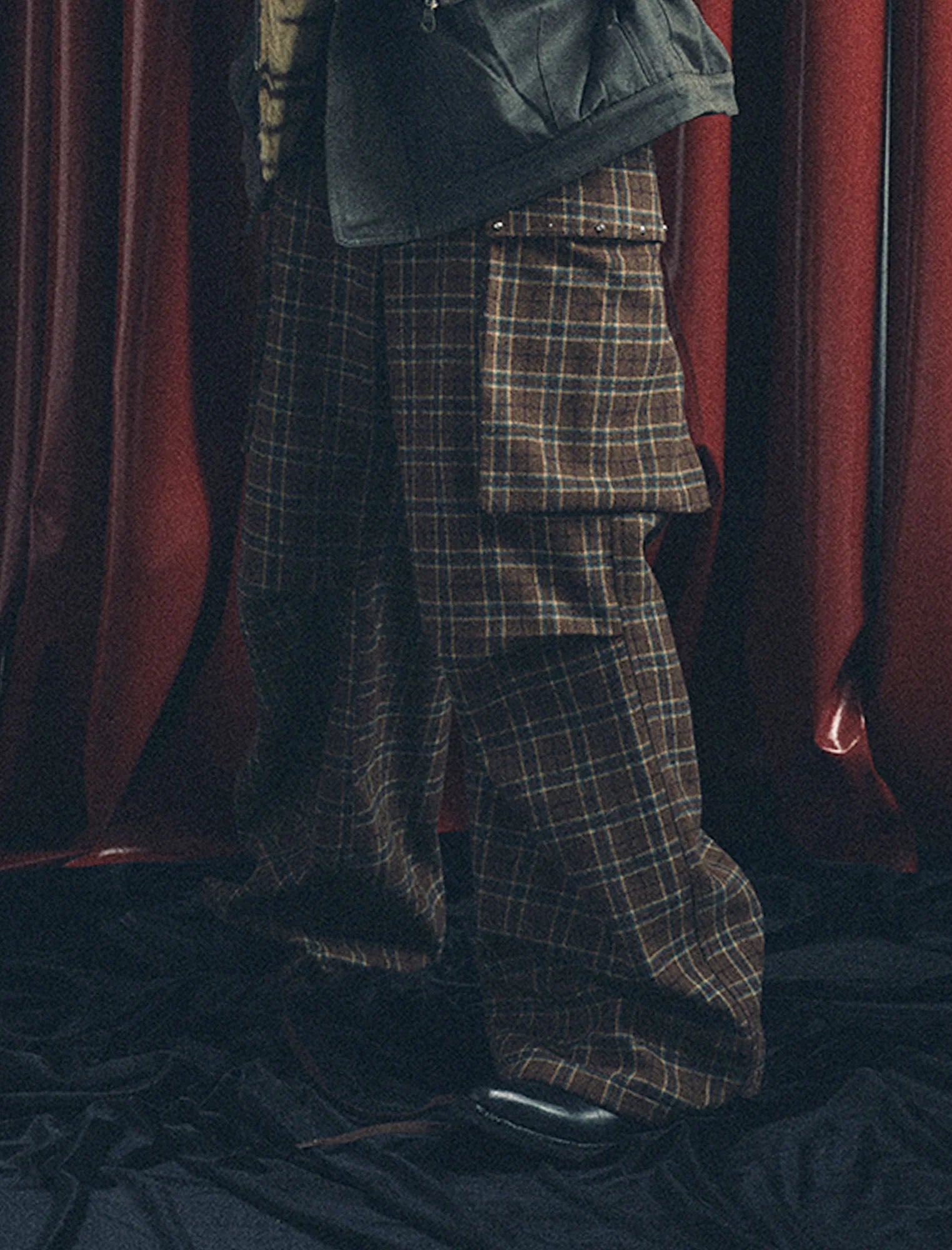 TRECLUB Plaid Pleated-Knee Wide-Leg Cargo Pants