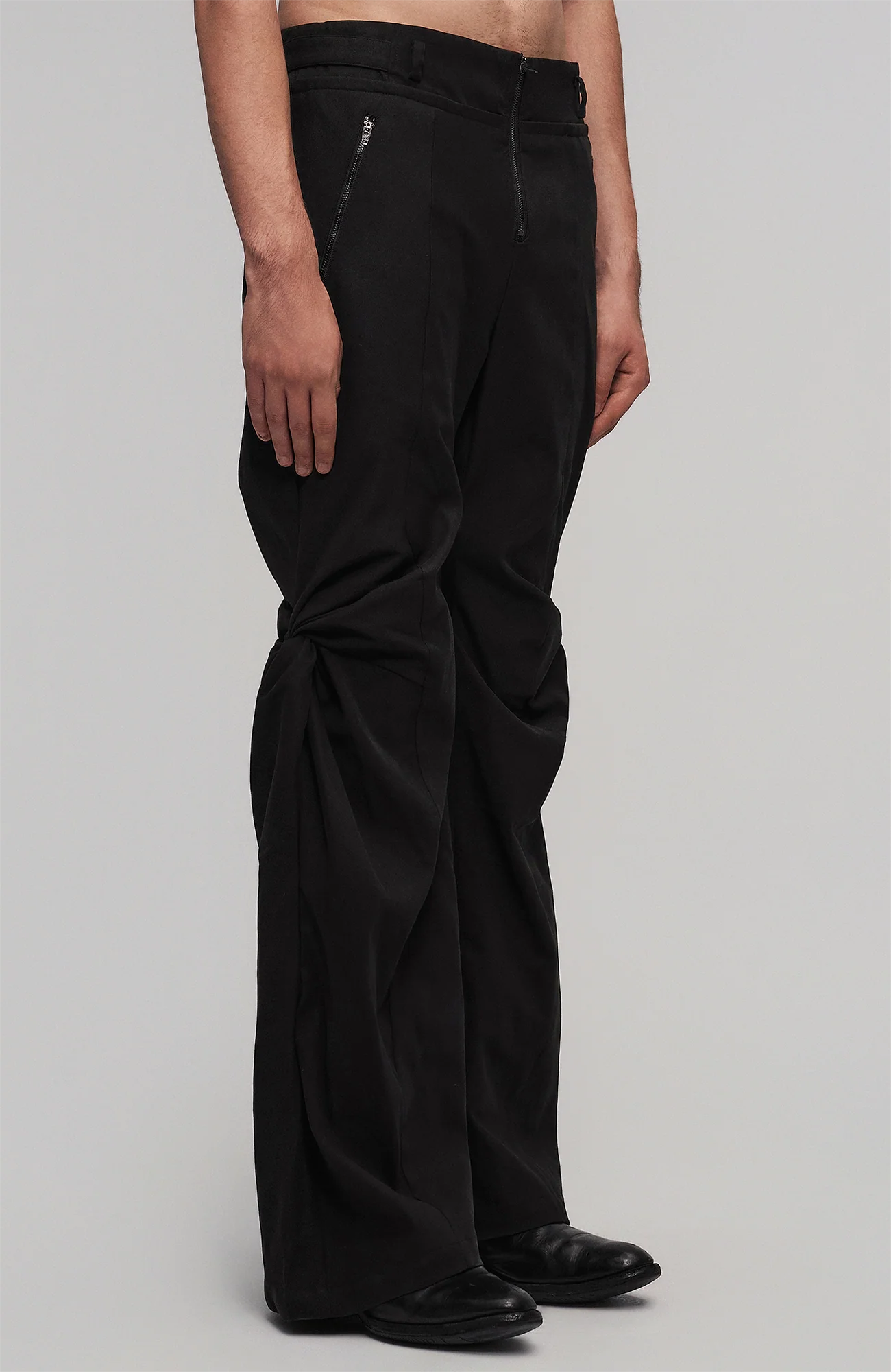 ILNya Nieternite Nifutur Twist-Knee Flared Trousers