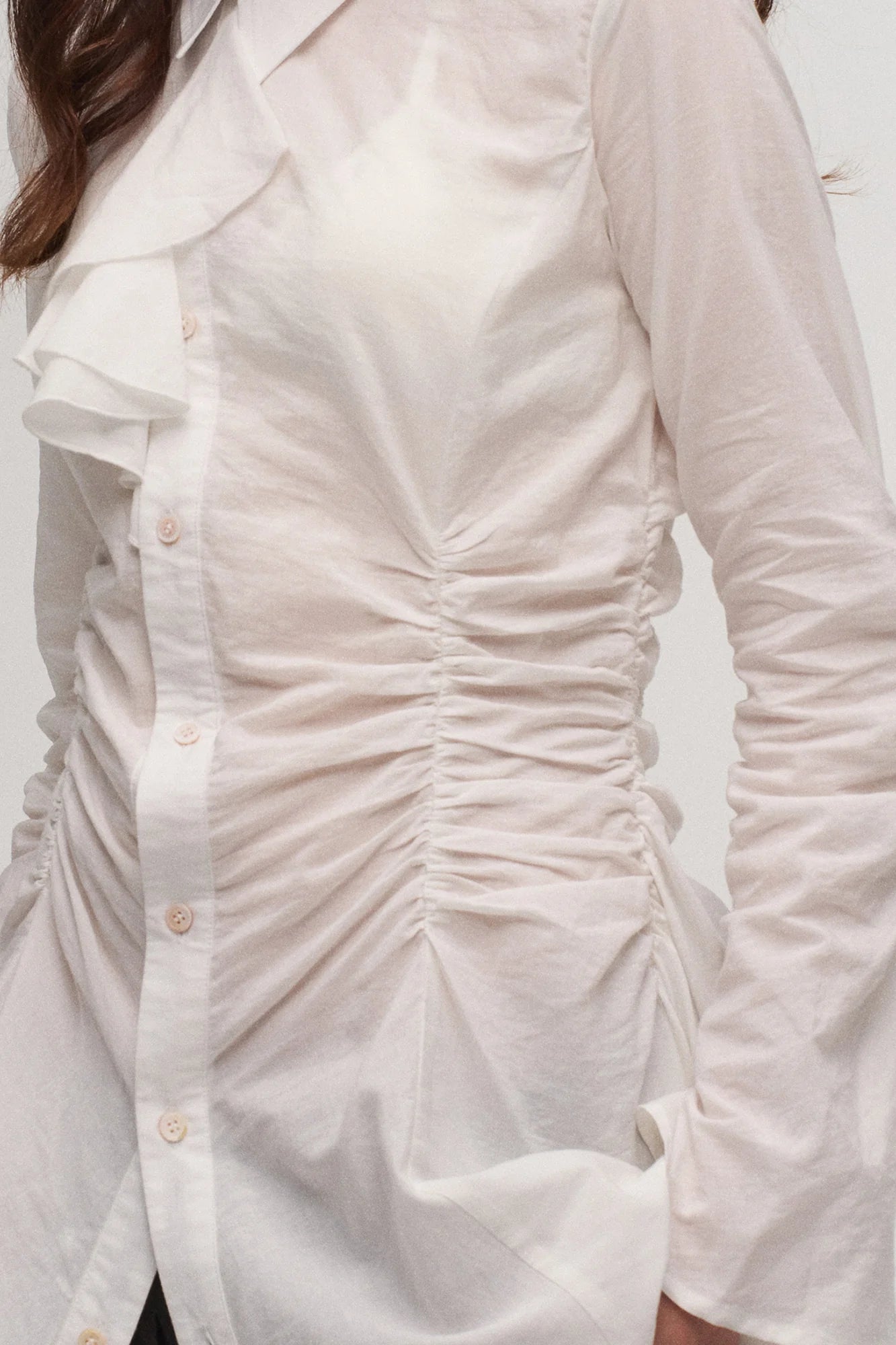 ILNya Nieternite Nifutur Ruched Waist Ruffle-Neck Long Shirt